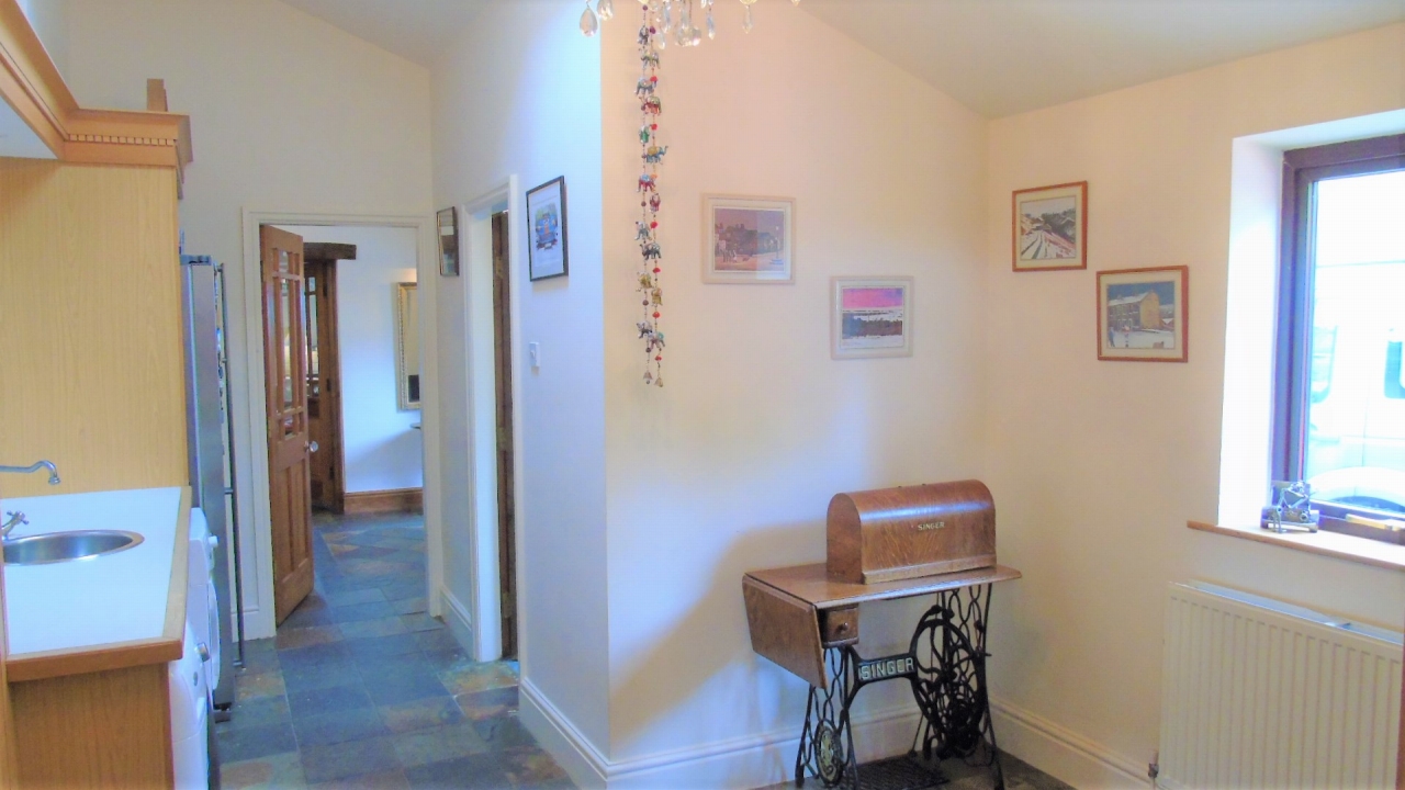 4 bedroom detached house Sale Agreed in Halifax - 12