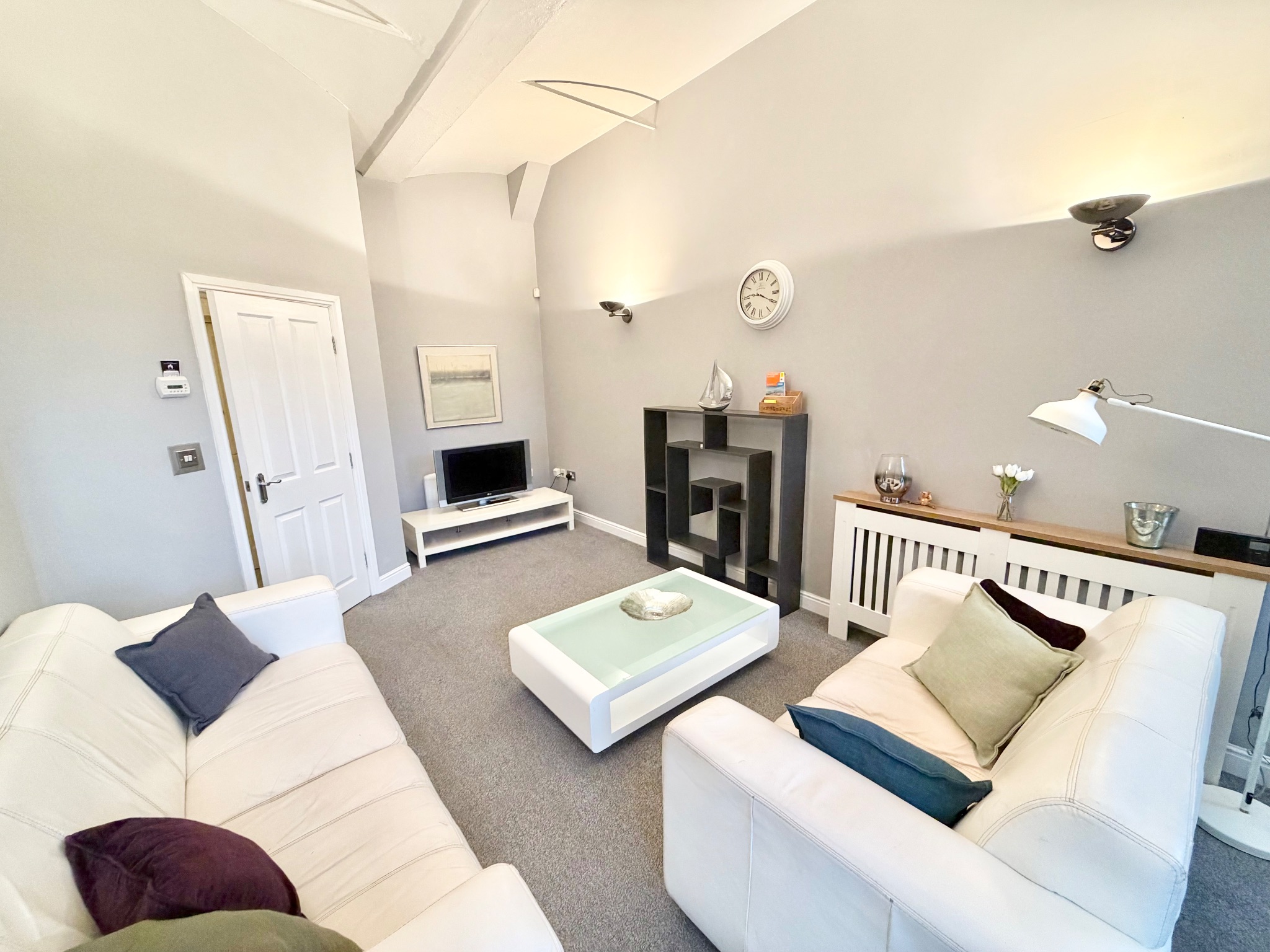 2 bedroom apartment flat/apartment To Let in Ripponden - Property photograph.