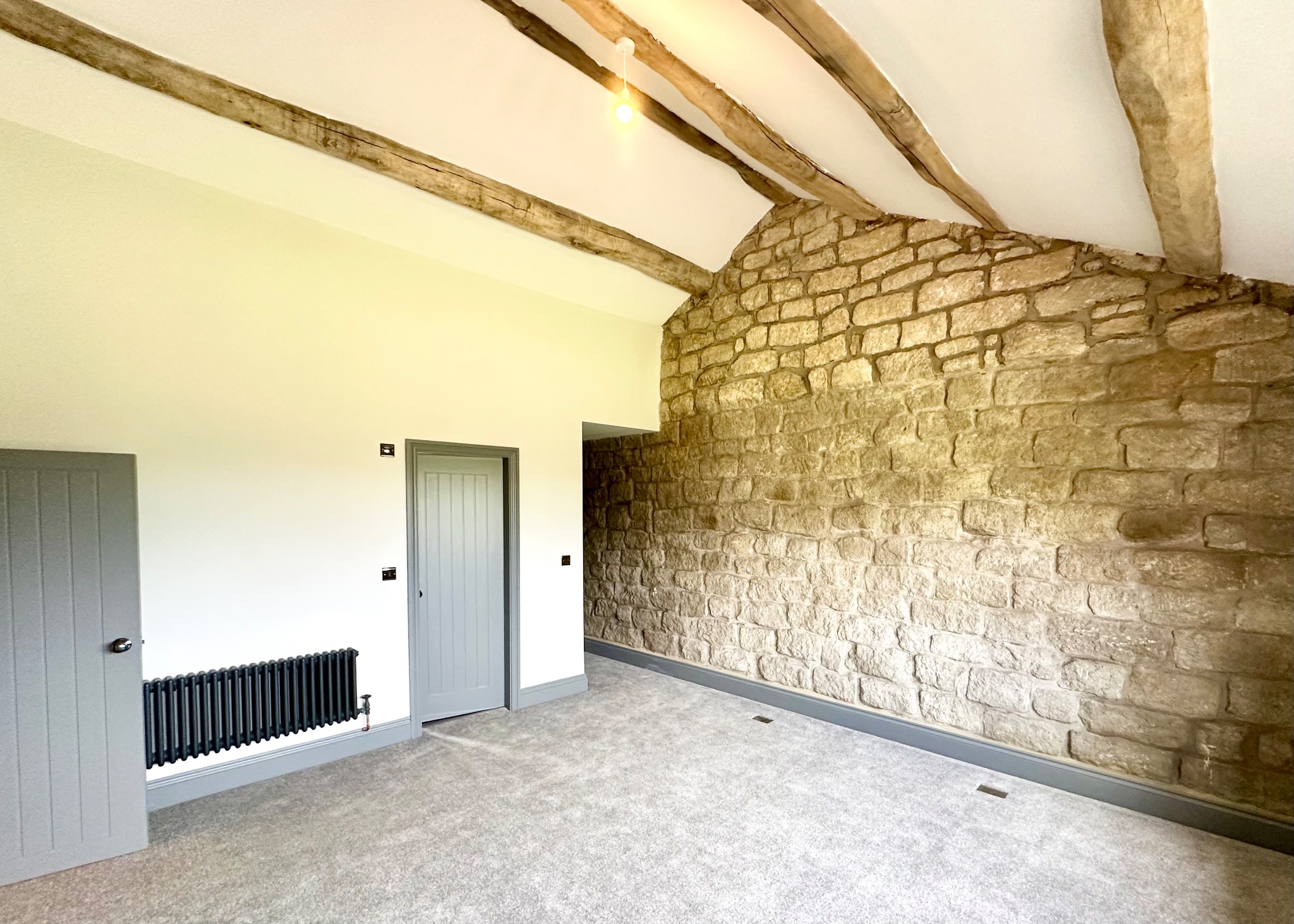 4 bedroom detached house Let Agreed in Todmorden - Photograph 25.