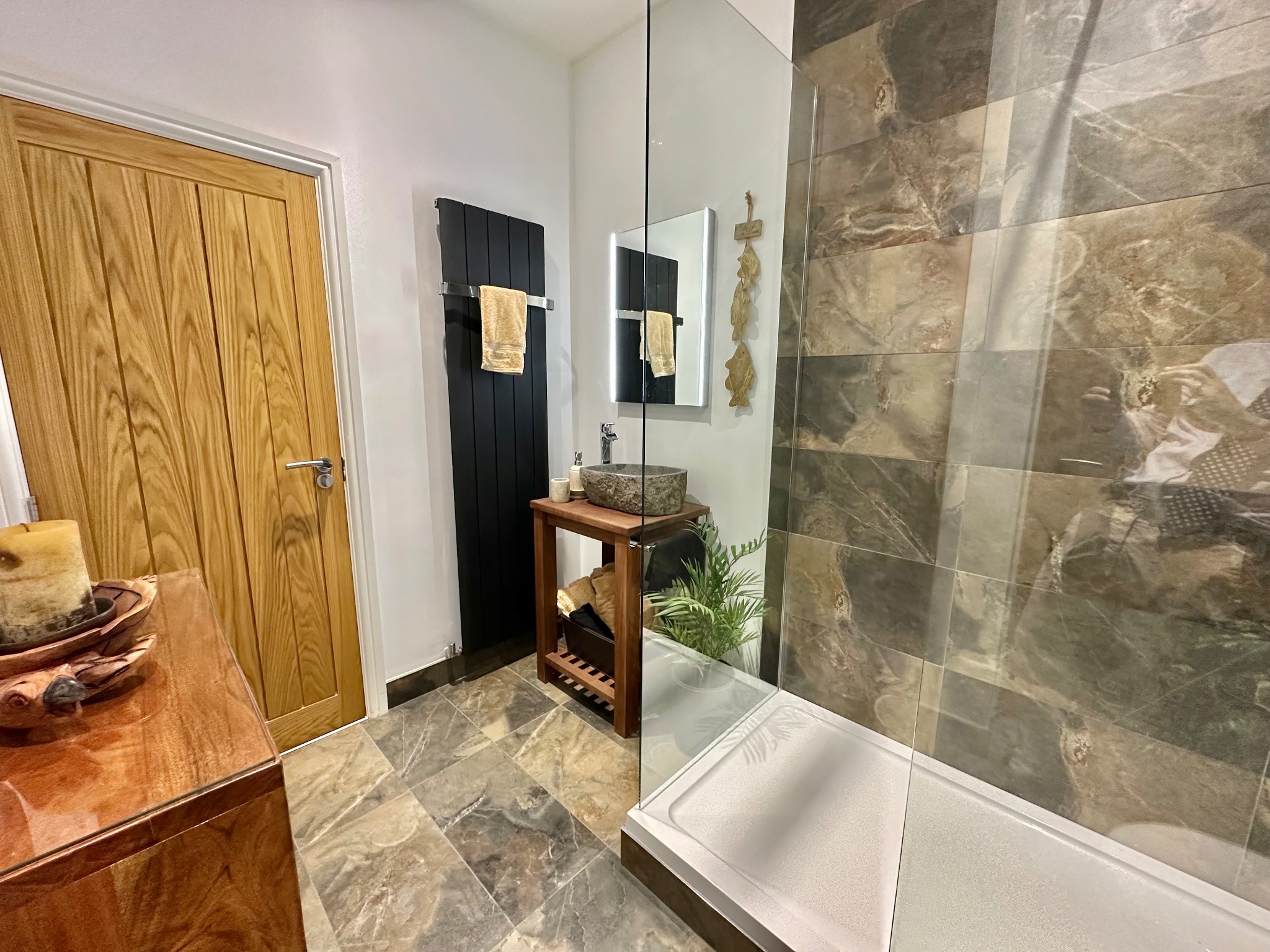 4 bedroom detached house For Sale in Halifax - Photograph 20.