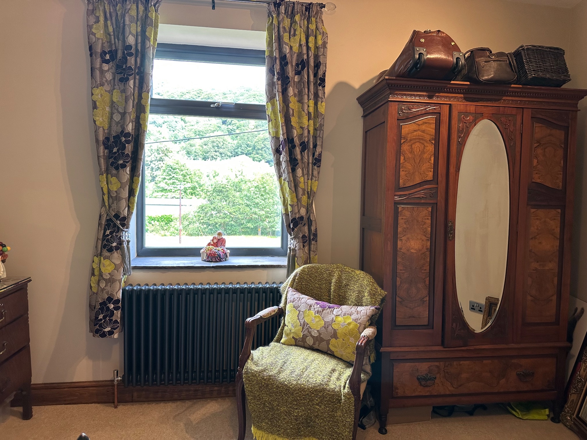 4 bedroom detached house For Sale in Halifax - Photograph 31.