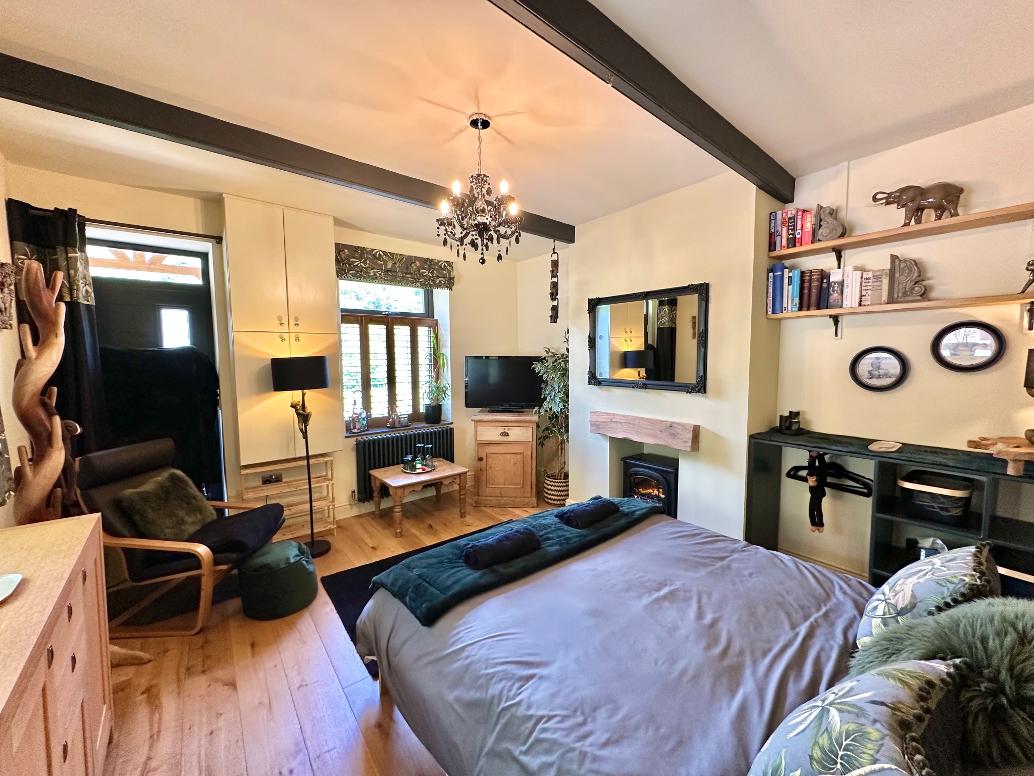 4 bedroom detached house For Sale in Halifax - Photograph 23.