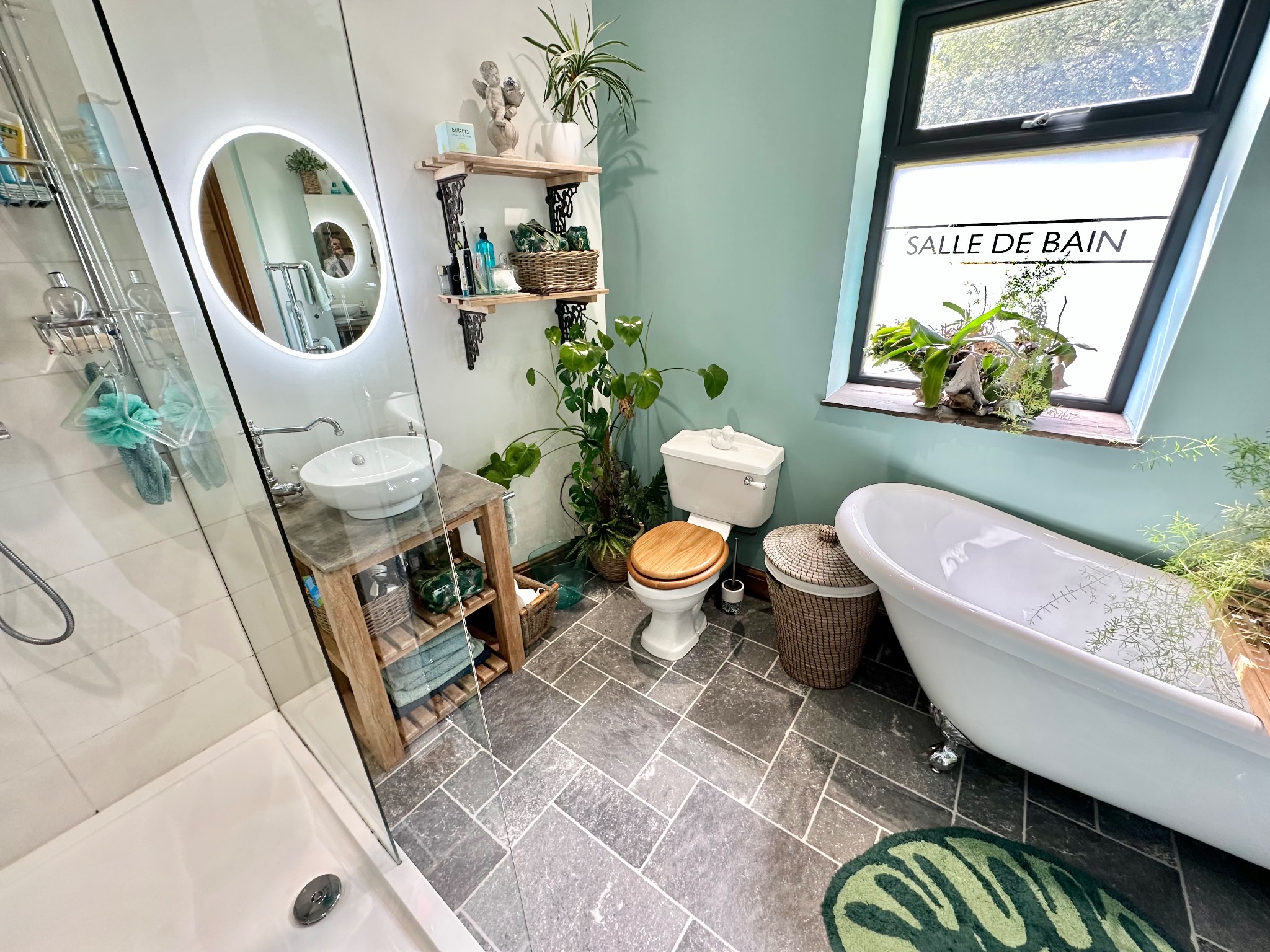 4 bedroom detached house For Sale in Halifax - Photograph 35.