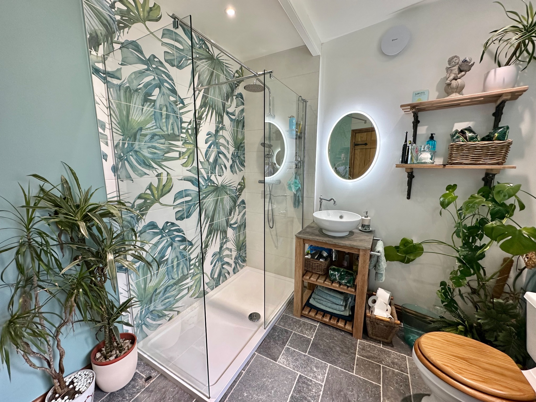 4 bedroom detached house For Sale in Halifax - Photograph 33.