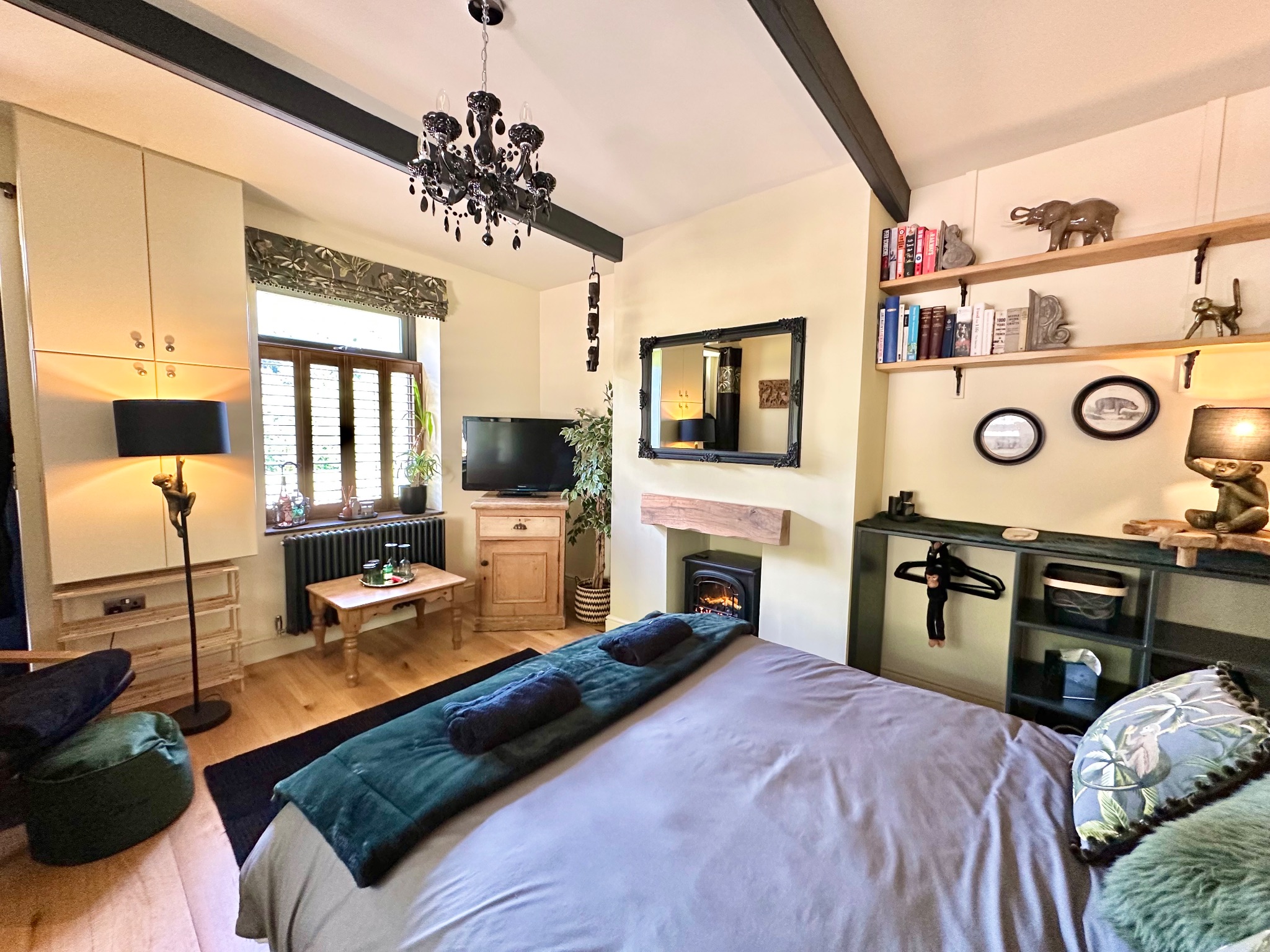 4 bedroom detached house For Sale in Halifax - Photograph 21.