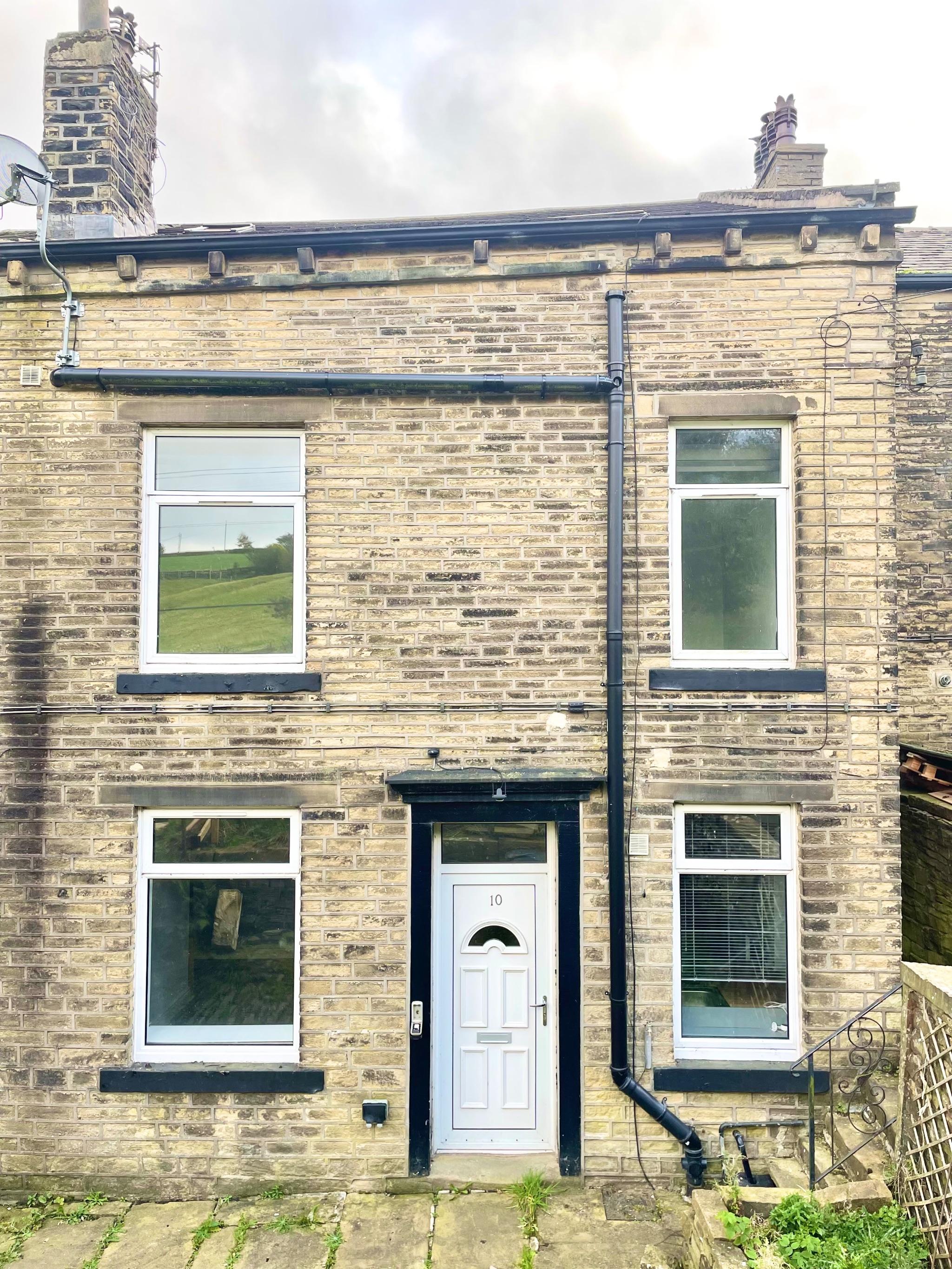 3 bedroom end terraced house For Sale in Midgley - Photograph 1.