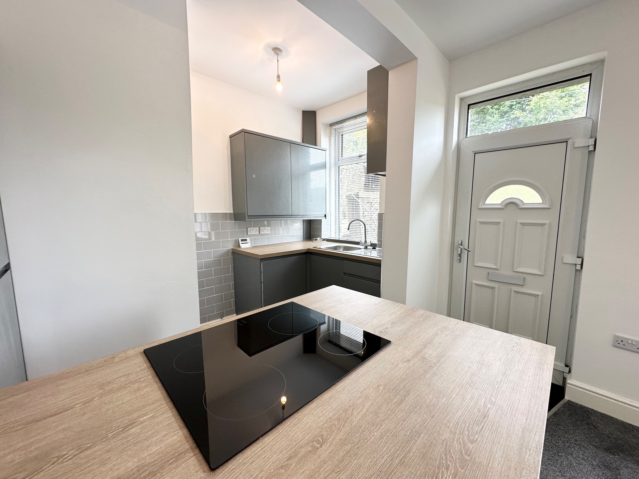 3 bedroom end terraced house For Sale in Midgley - Photograph 3.