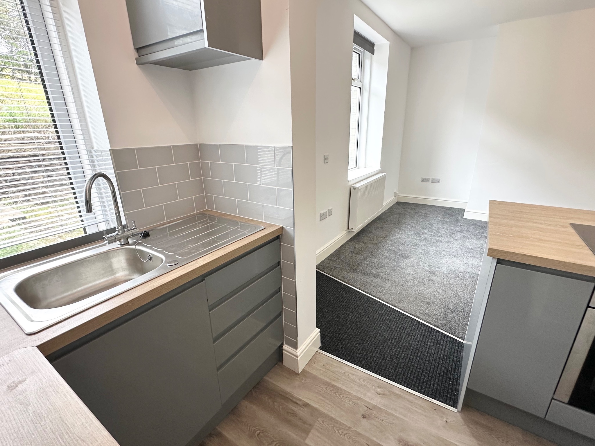 3 bedroom end terraced house For Sale in Midgley - Photograph 5.