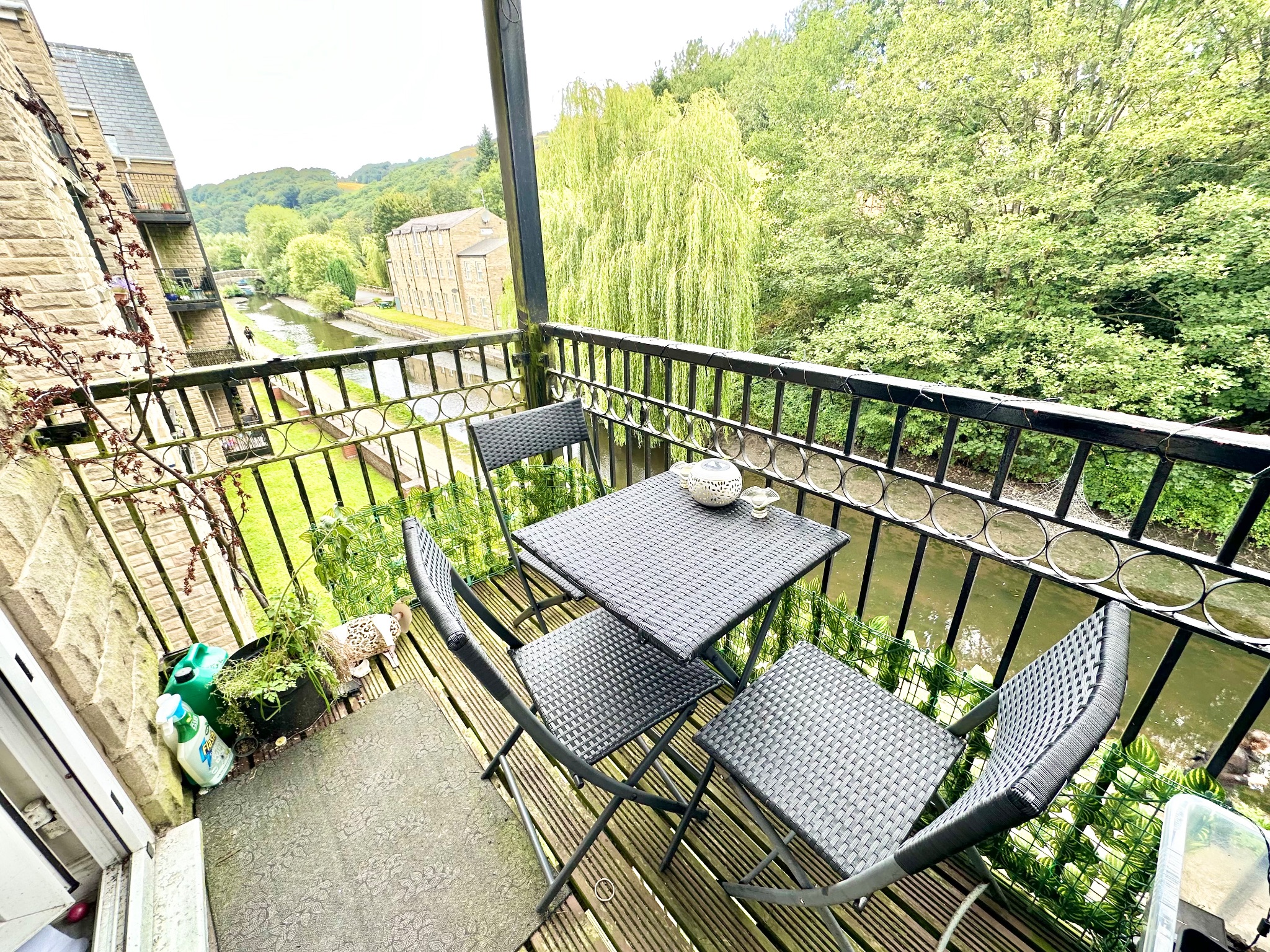 2 bedroom apartment flat/apartment For Sale in Mytholmroyd - Photograph 13.
