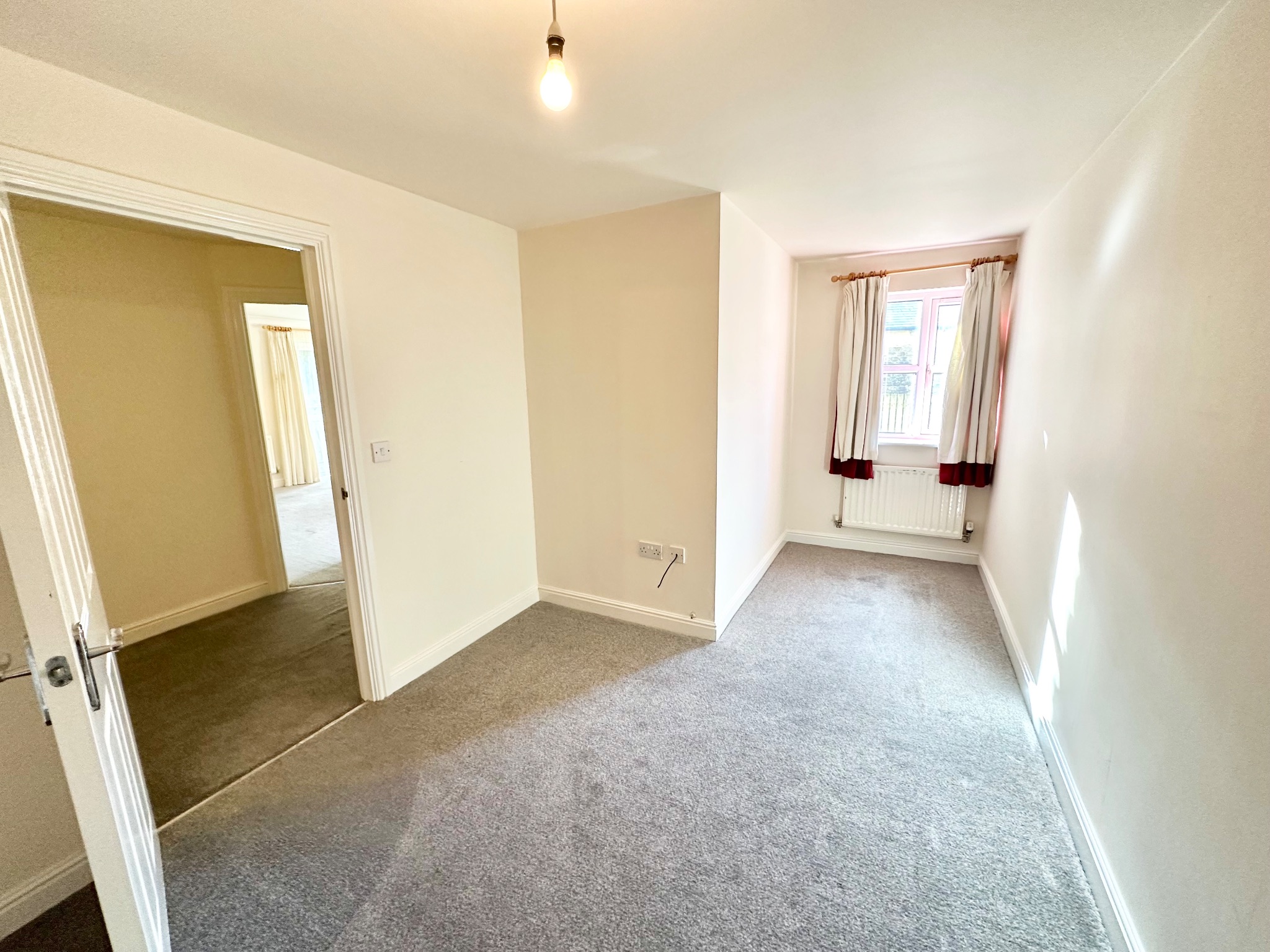 2 bedroom ground floor flat/apartment For Sale in Hebden Bridge - Photograph 8.