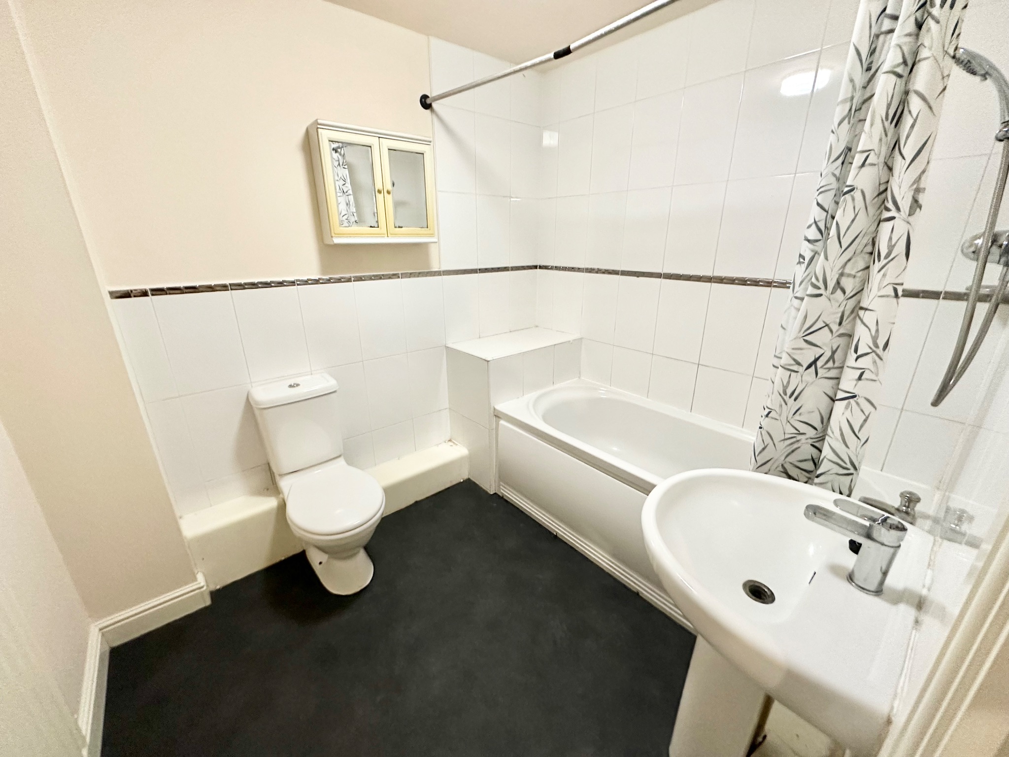 2 bedroom ground floor flat/apartment For Sale in Hebden Bridge - Photograph 11.