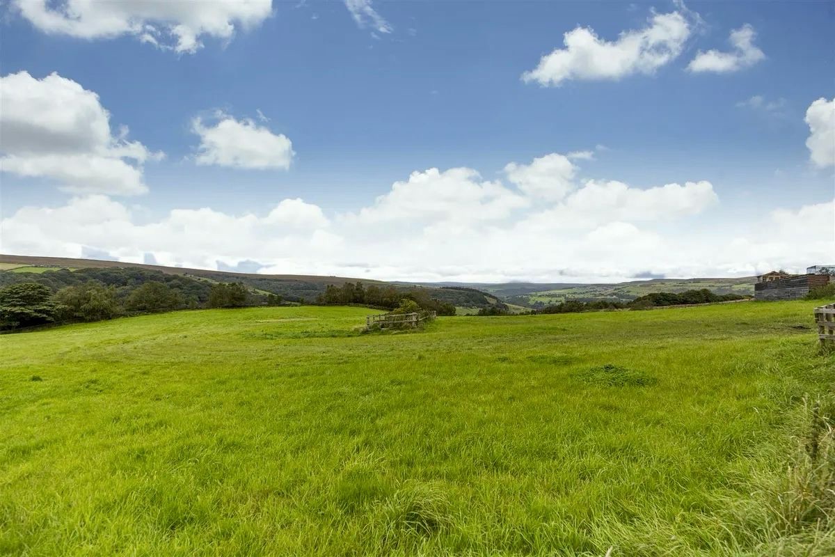 6 bedroom link detached house For Sale in Cragg Vale - Photograph 24.
