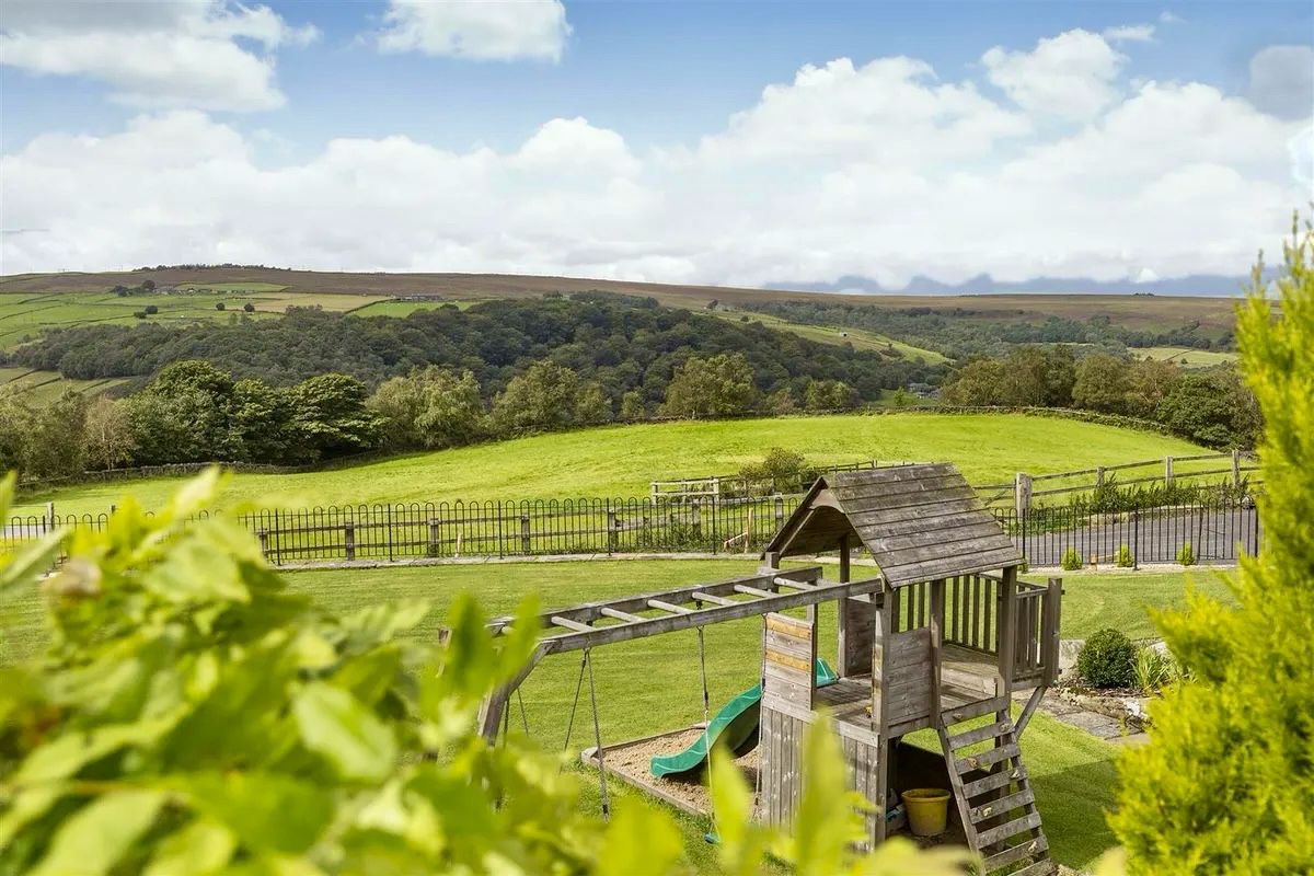 6 bedroom link detached house For Sale in Cragg Vale - Photograph 25.