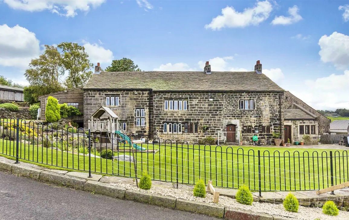 6 bedroom link detached house For Sale in Cragg Vale - Photograph 21.