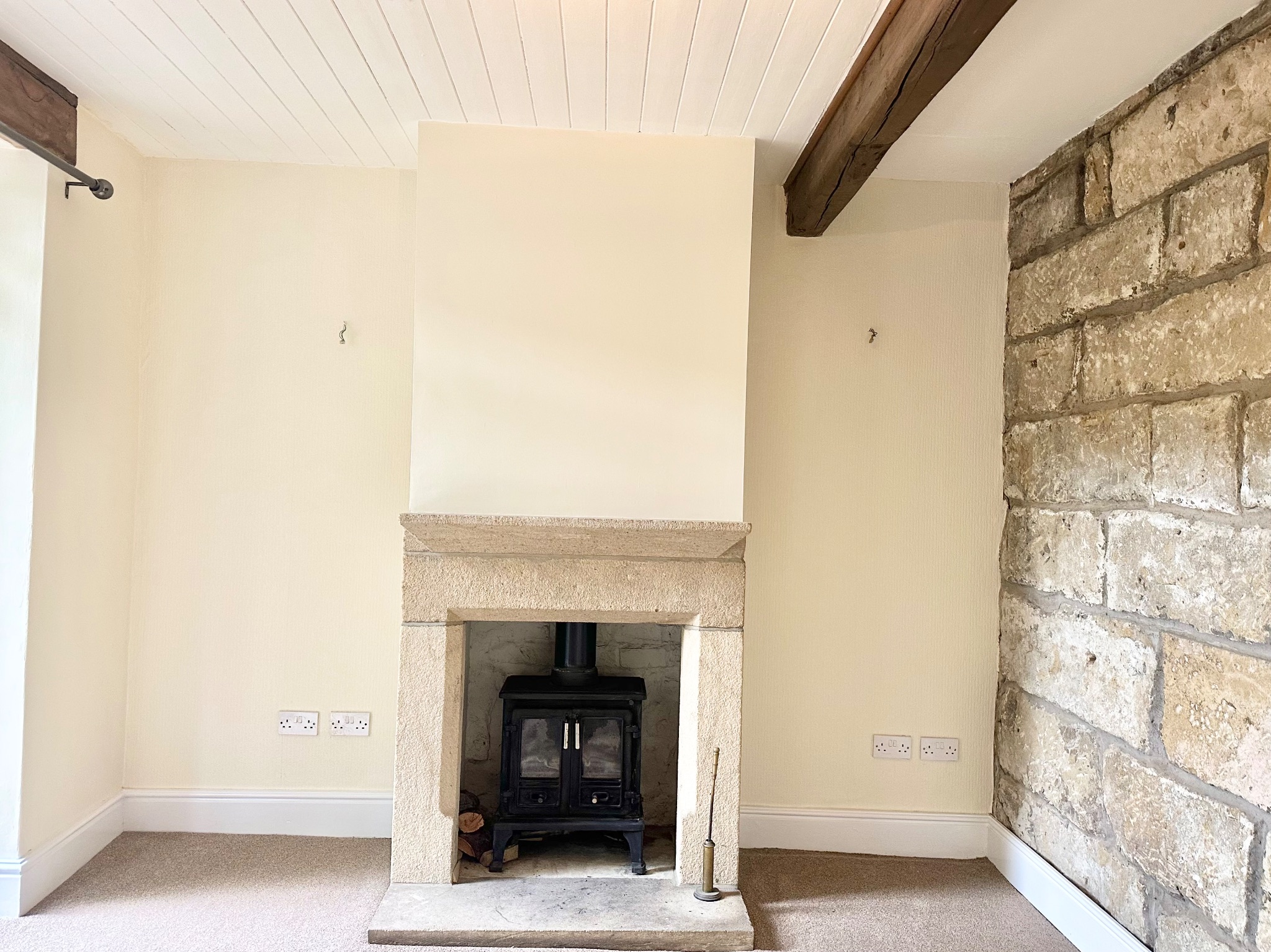 2 bedroom cottage house To Let in Hebden Bridge - Photograph 5.