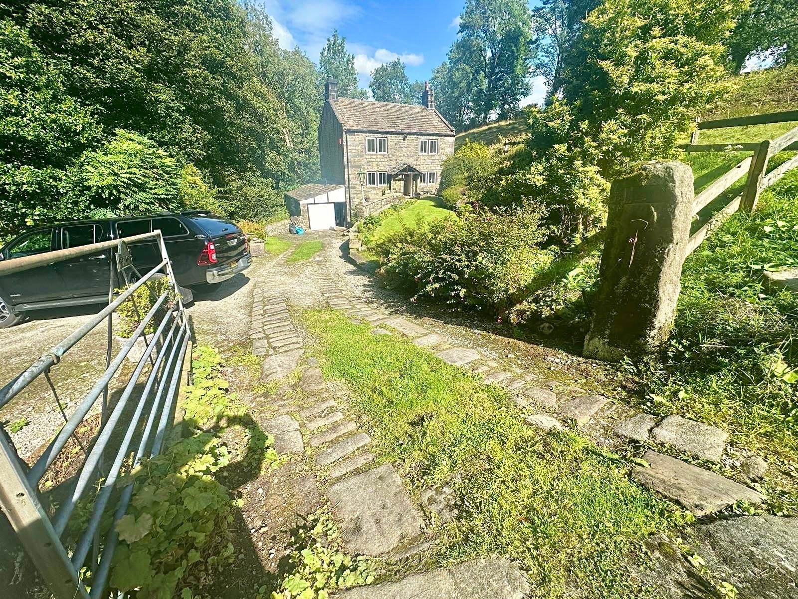 3 bedroom detached house For Sale in Todmorden - Photograph 13.
