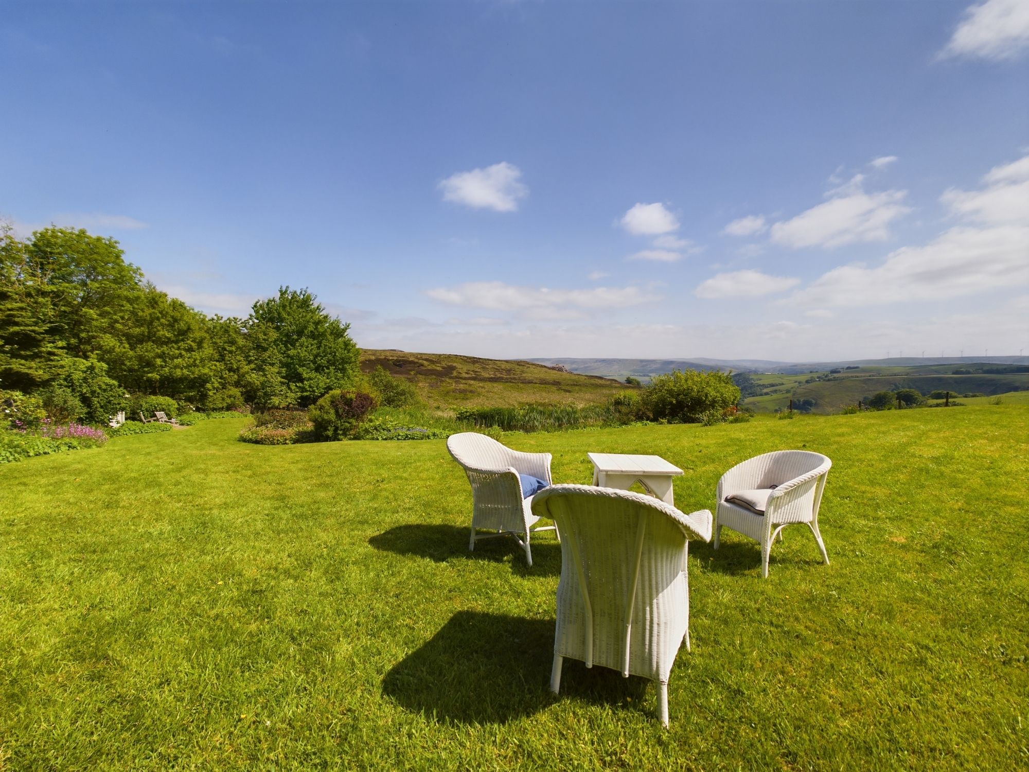 7 bedroom detached house For Sale in Todmorden - Photograph 8.