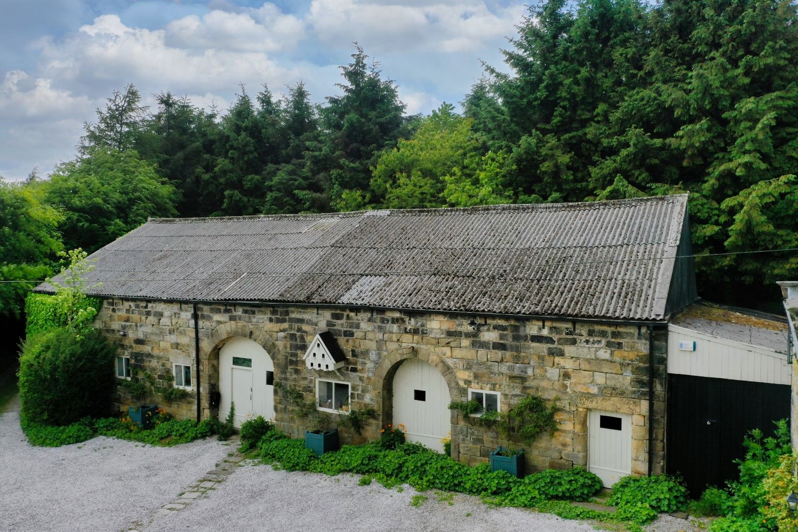 7 bedroom detached house For Sale in Todmorden - Property photograph.
