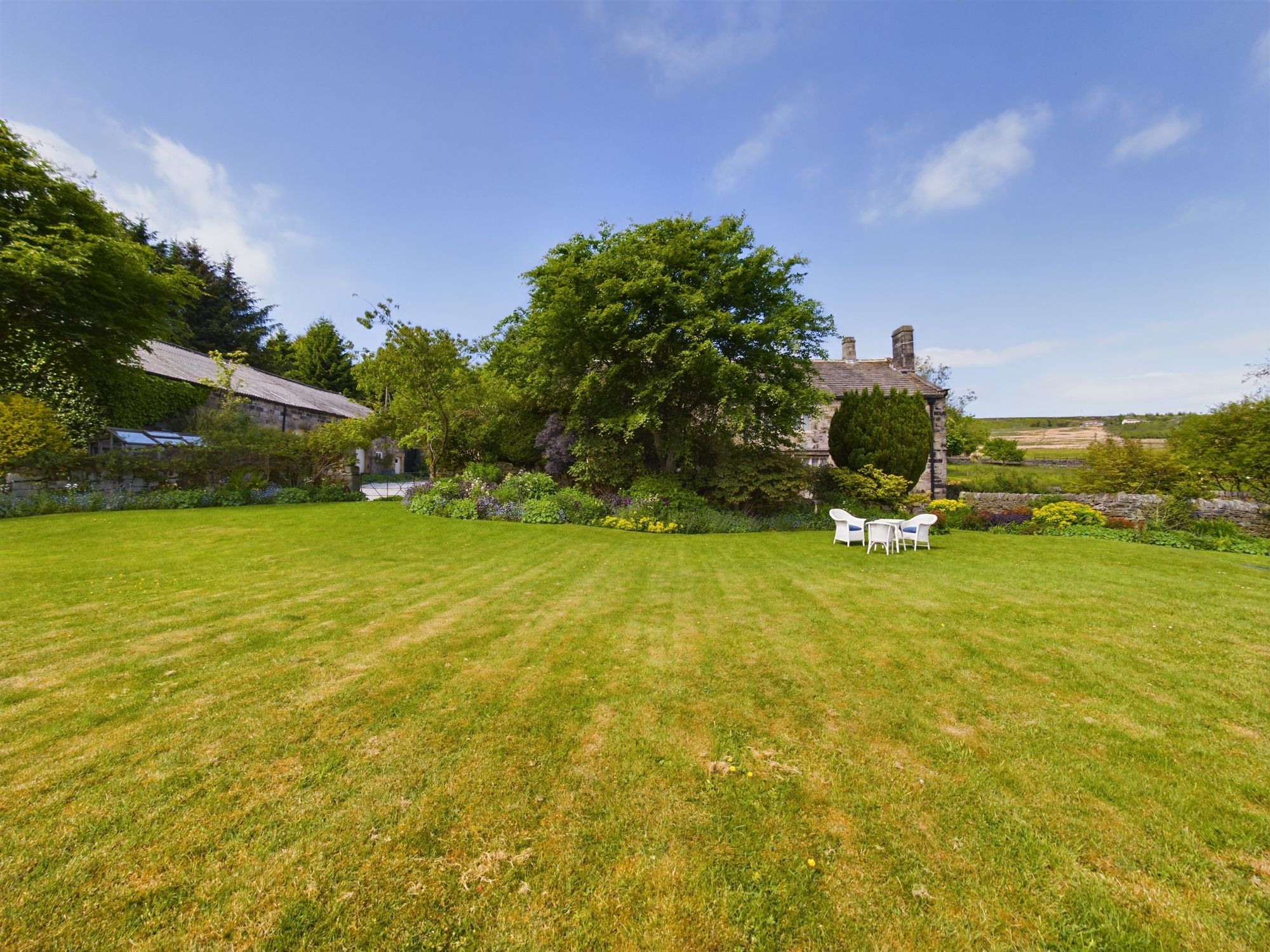 7 bedroom detached house For Sale in Todmorden - Photograph 6.