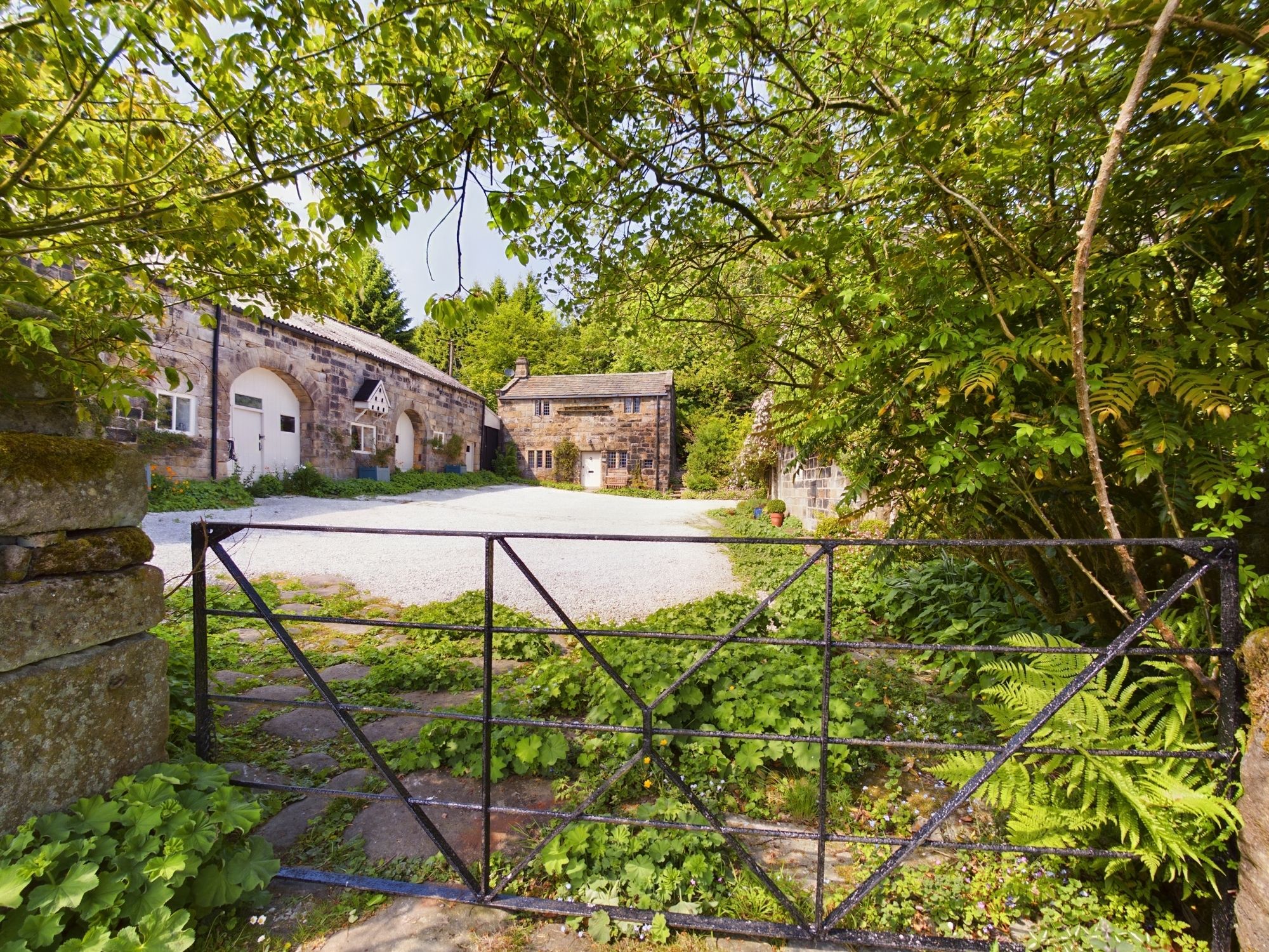 7 bedroom detached house For Sale in Todmorden - Photograph 7.