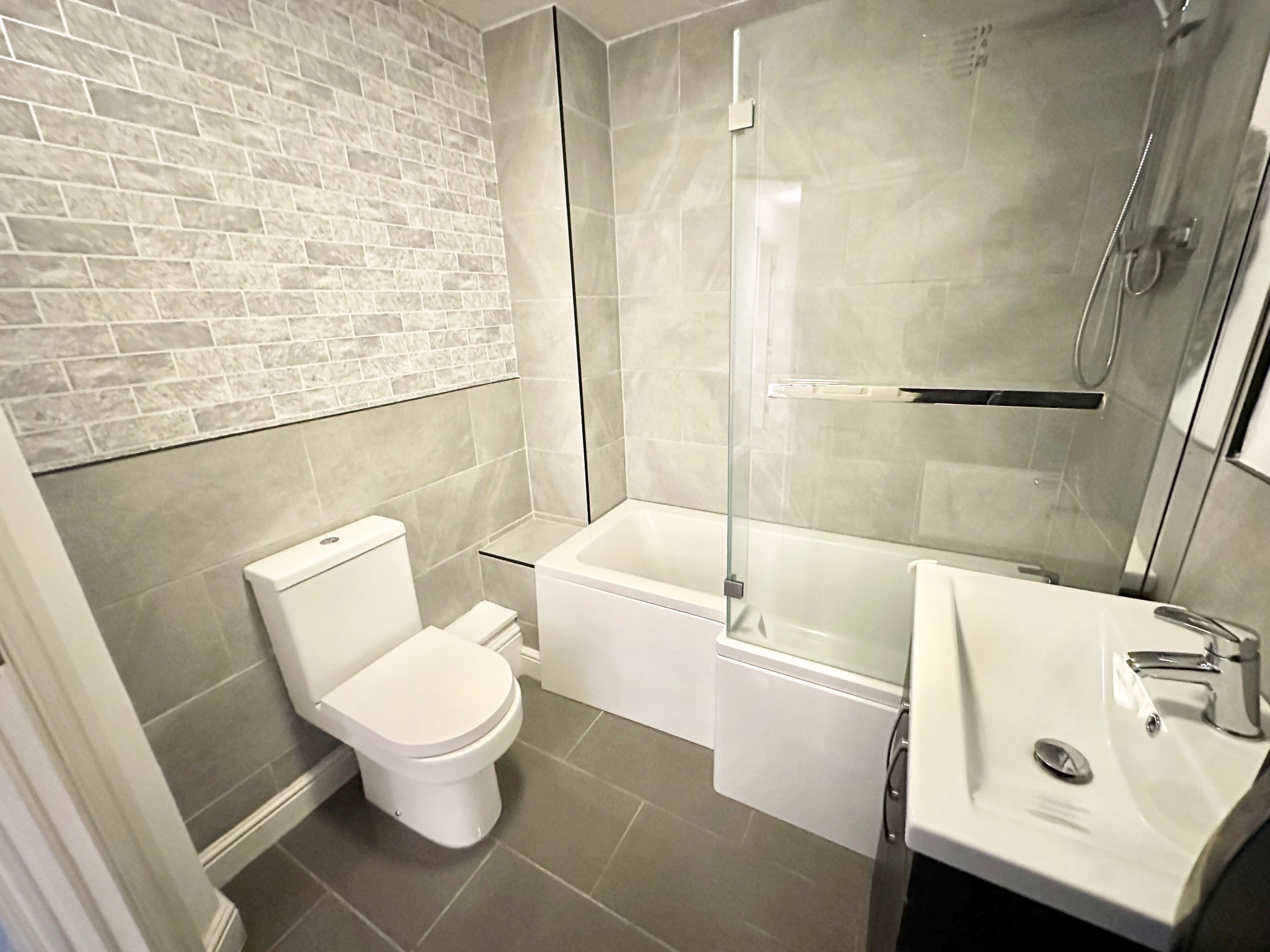 2 bedroom ground floor flat/apartment For Sale in Hebden Bridge - Photograph 8.