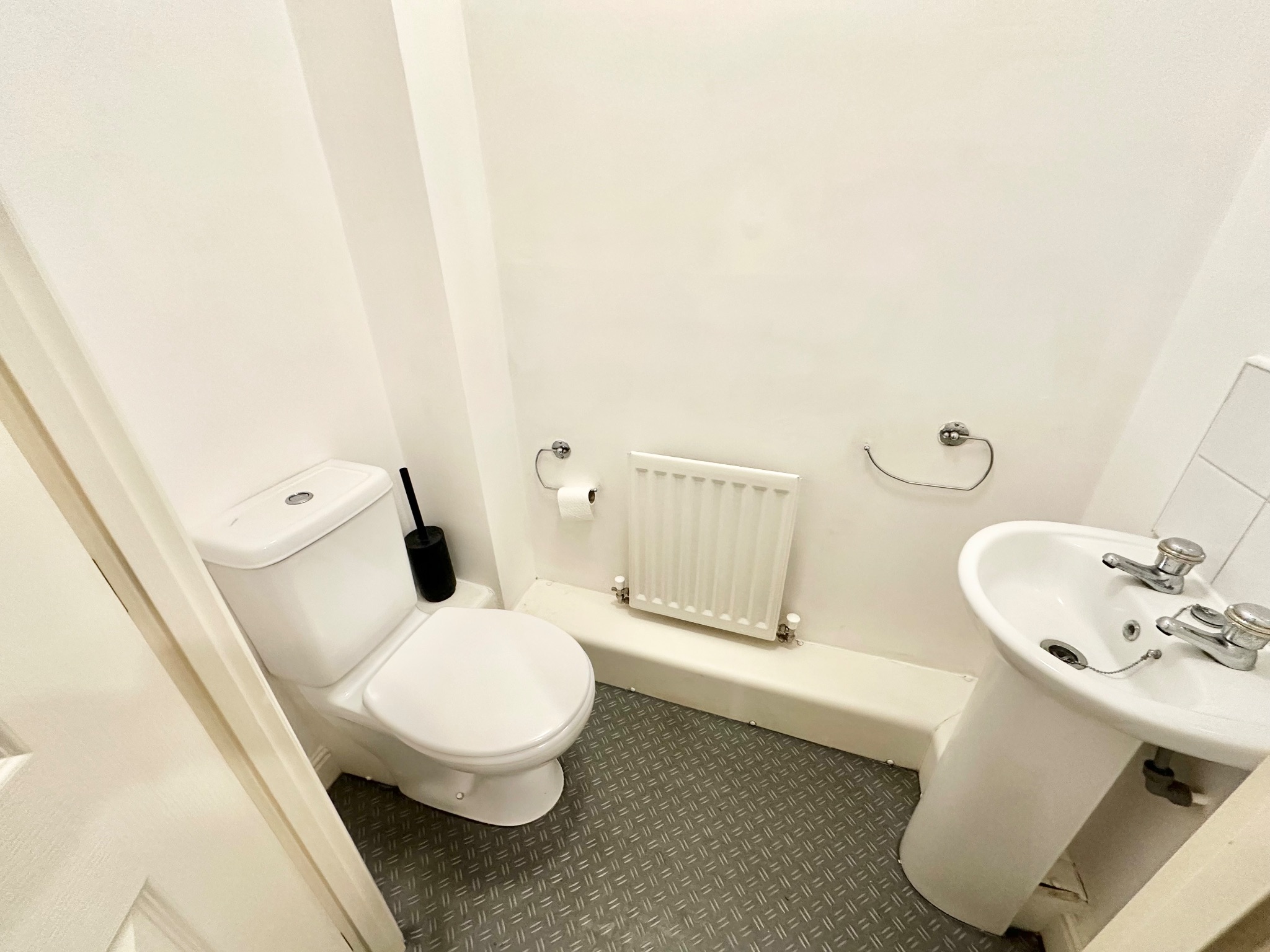 2 bedroom ground floor flat/apartment For Sale in Hebden Bridge - Photograph 9.