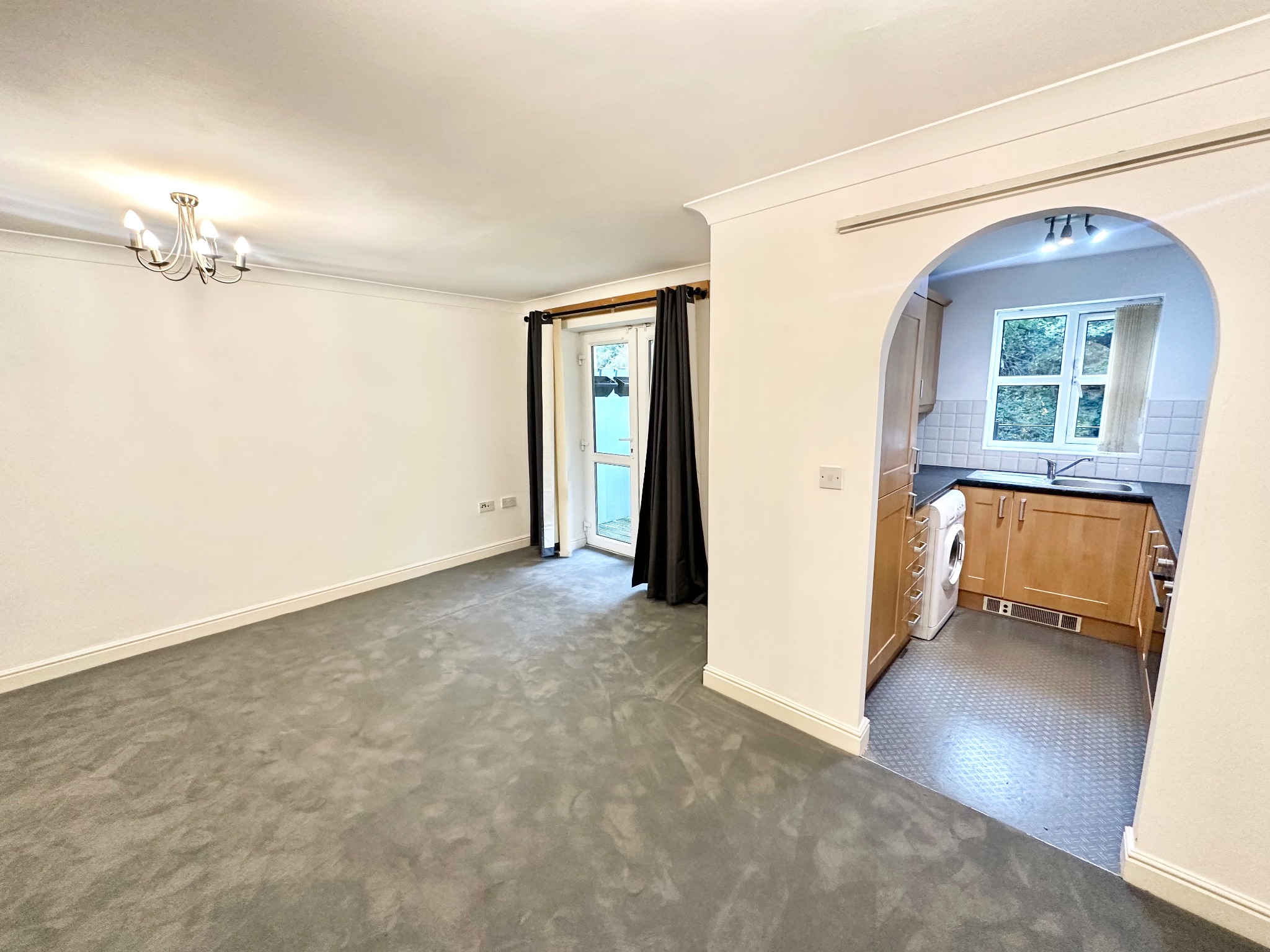 2 bedroom ground floor flat/apartment For Sale in Hebden Bridge - Photograph 3.