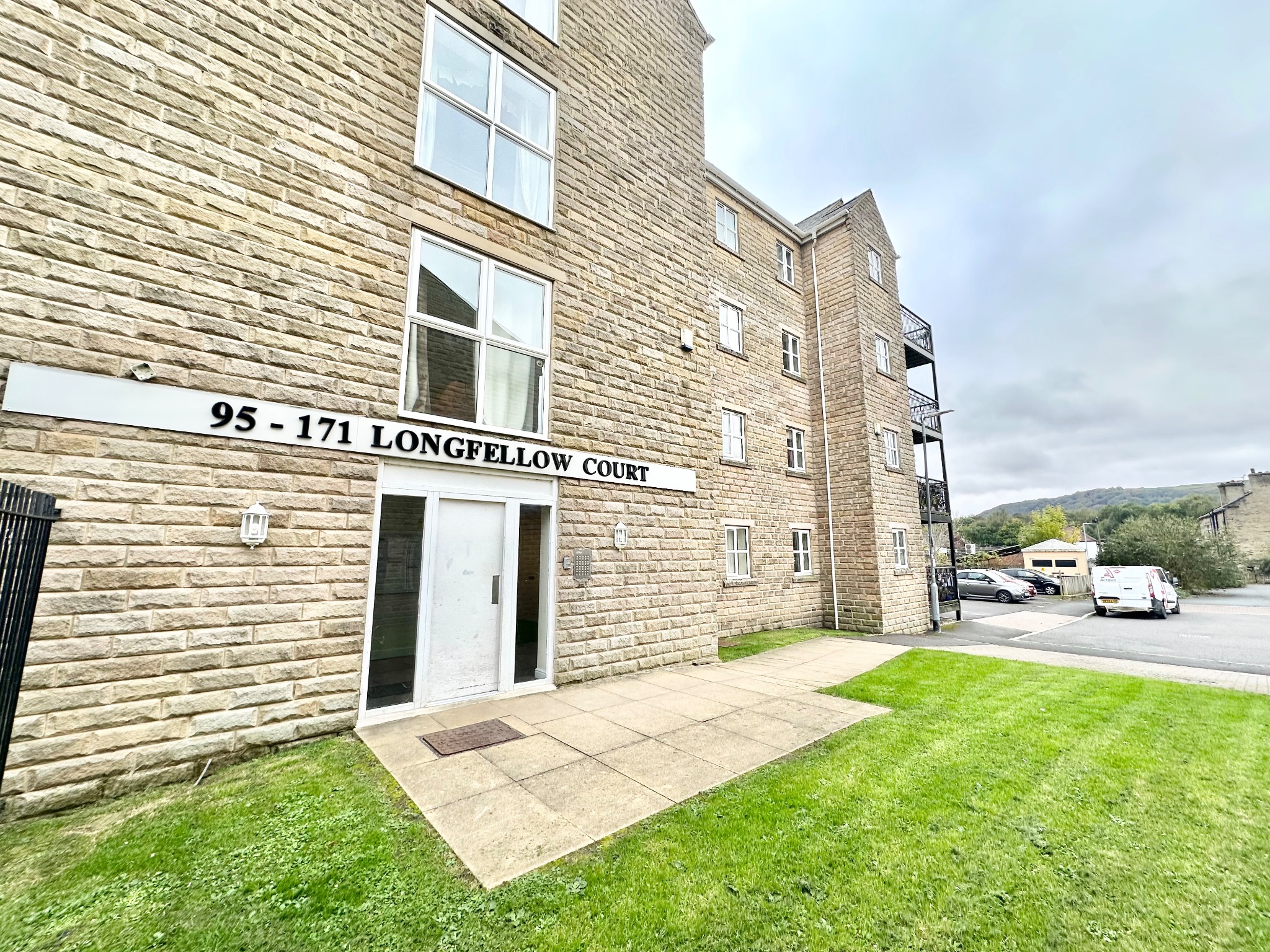 2 bedroom ground floor flat/apartment For Sale in Hebden Bridge - Photograph 1.