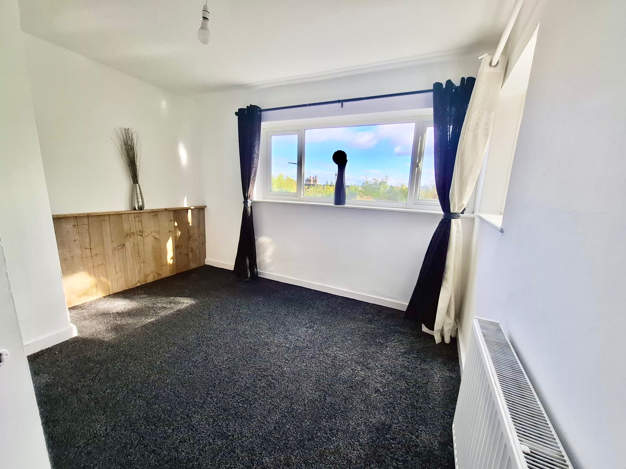 2 bedroom end terraced house To Let in Bradford - Photograph 3.