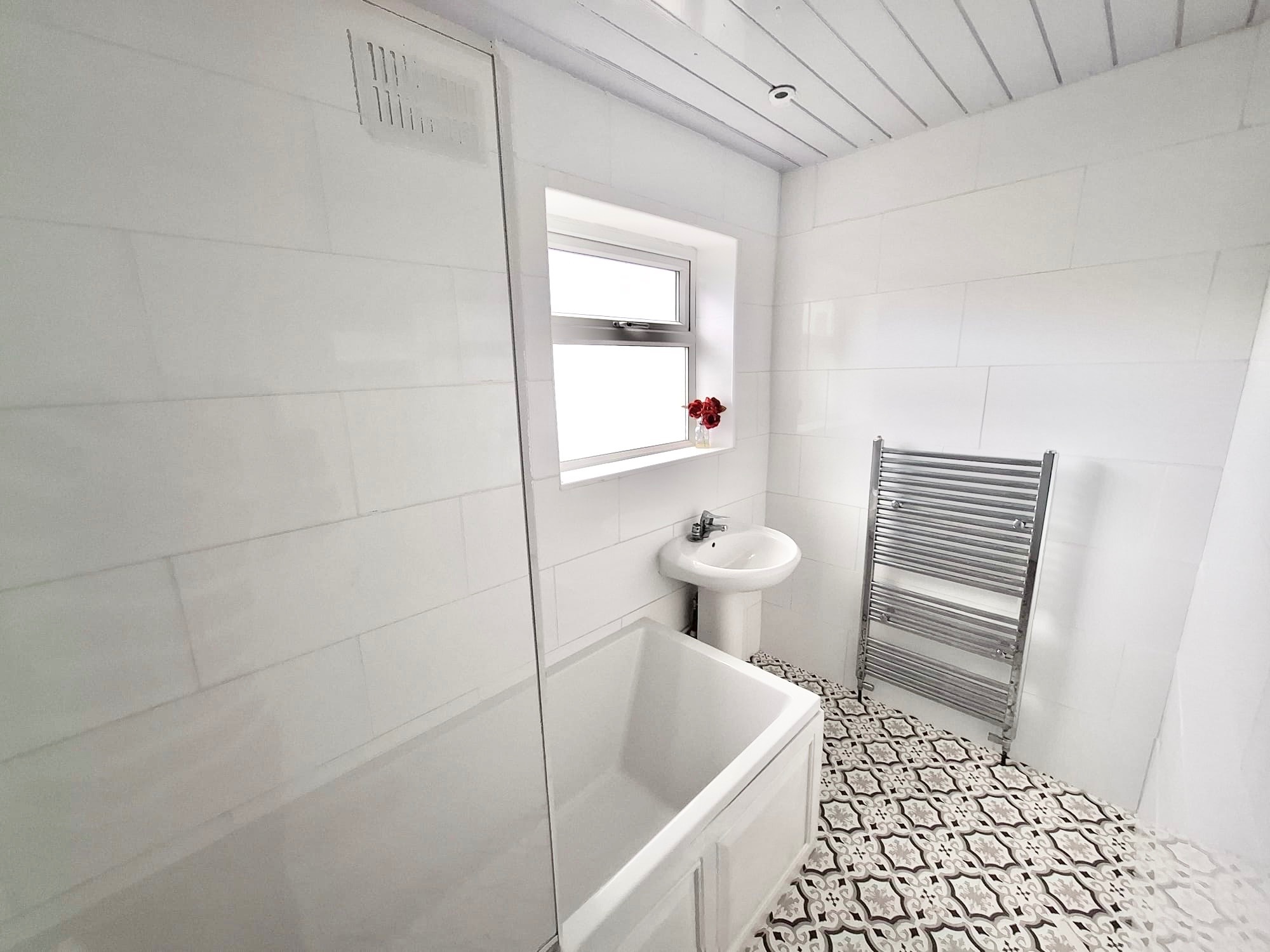 2 bedroom end terraced house To Let in Bradford - Photograph 8.