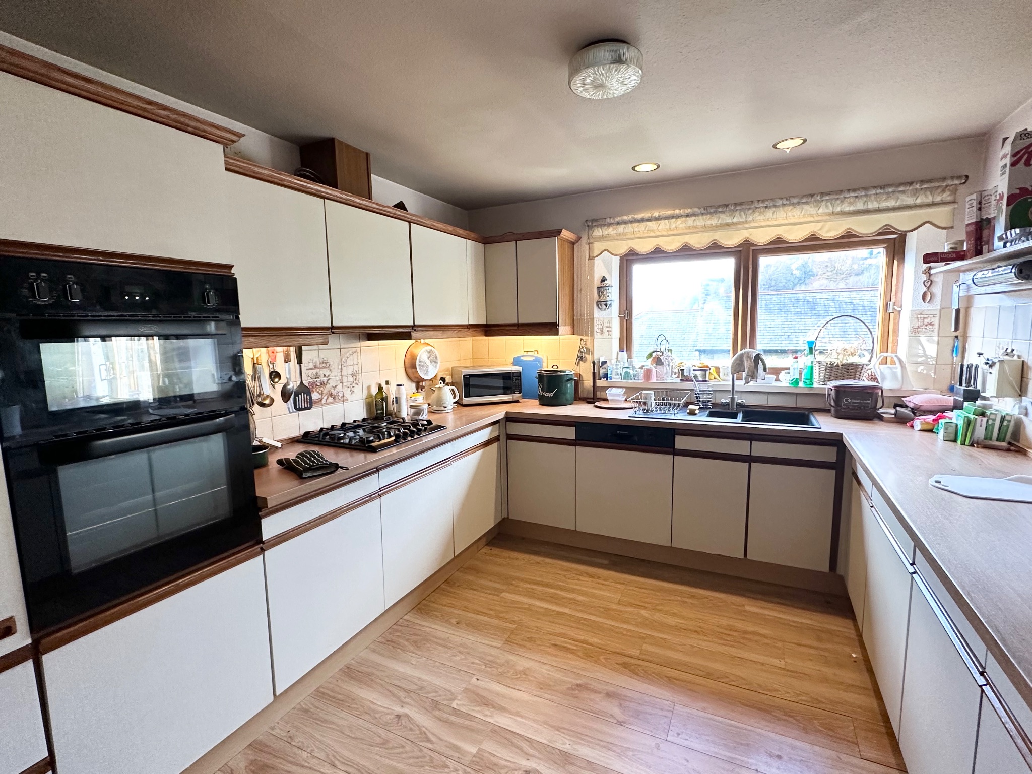 3 bedroom semi-detached bungalow For Sale in Hebden Bridge - Photograph 10.