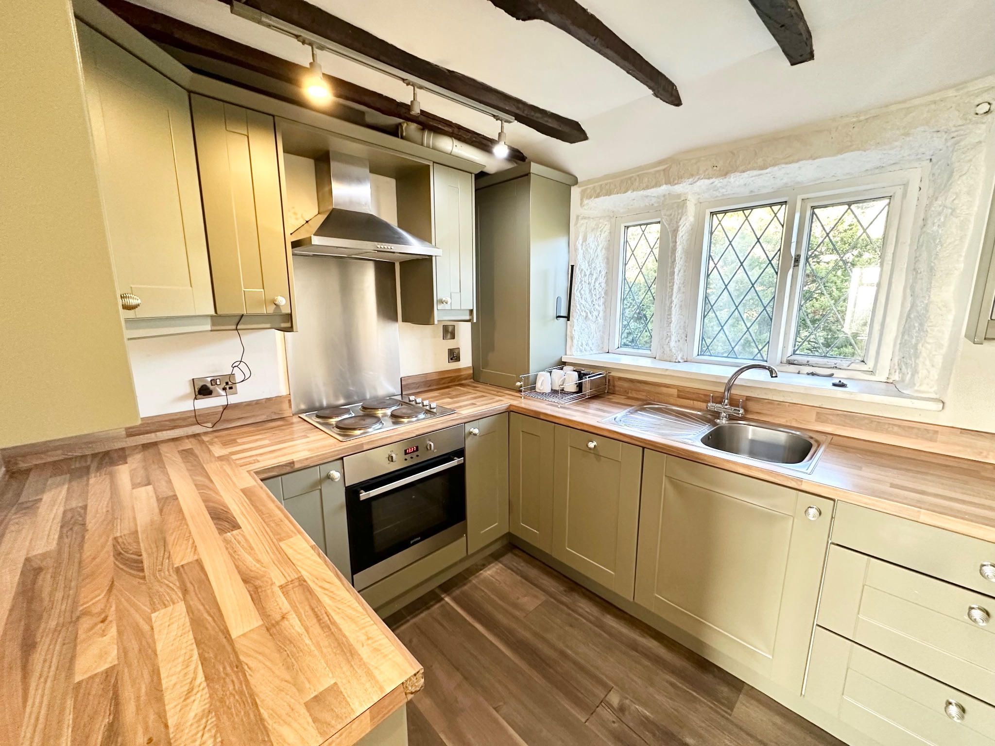 2 bedroom cottage house To Let in Hebden Bridge - Photograph 4.