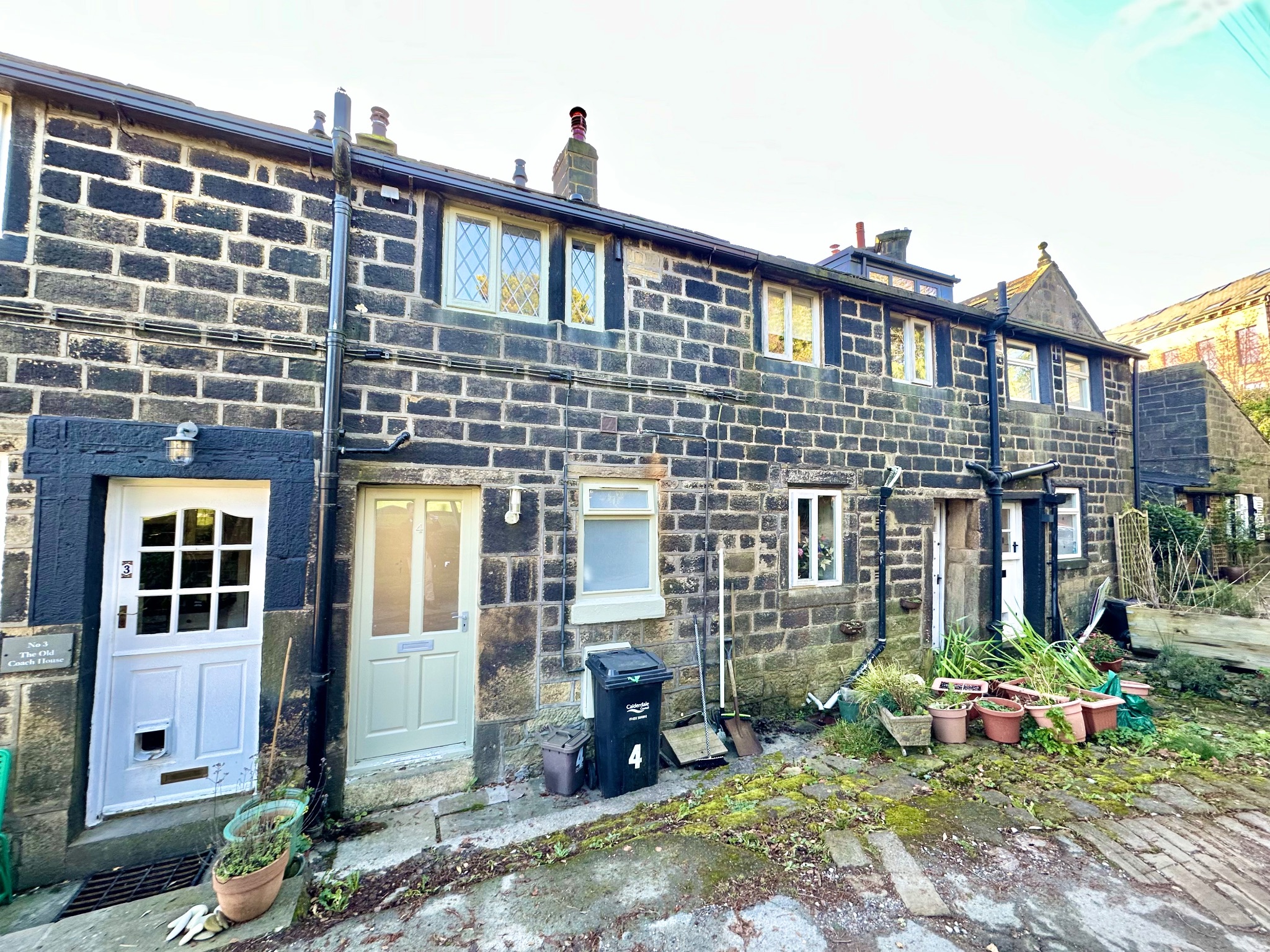 2 bedroom cottage house To Let in Hebden Bridge - Photograph 1.
