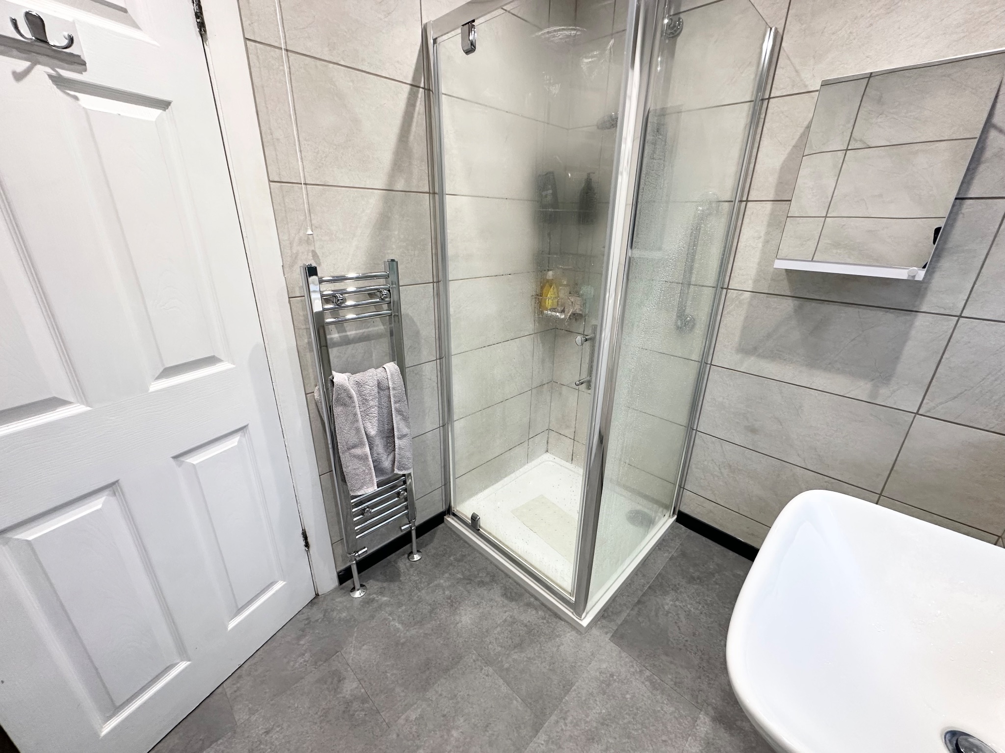 2 bedroom semi-detached house For Sale in Halifax - Photograph 8.