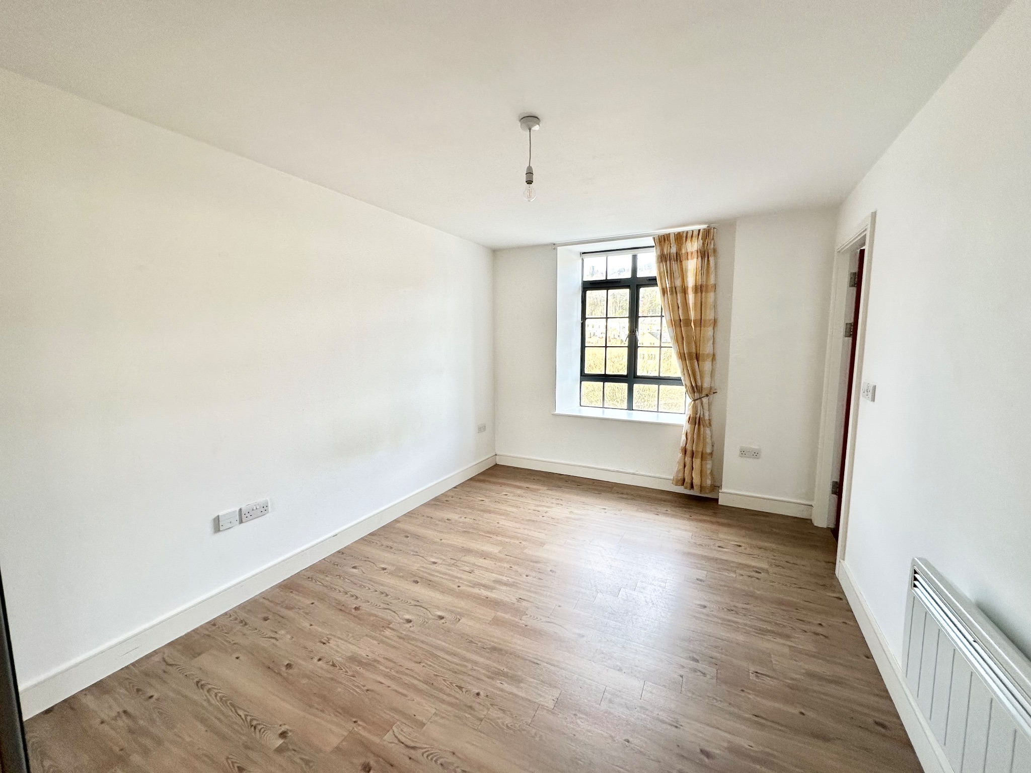 2 bedroom apartment flat/apartment To Let in Todmorden - Photograph 10.