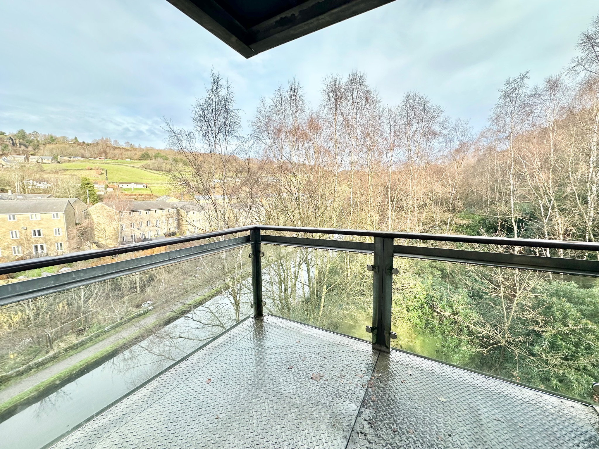 2 bedroom apartment flat/apartment To Let in Todmorden - Photograph 8.