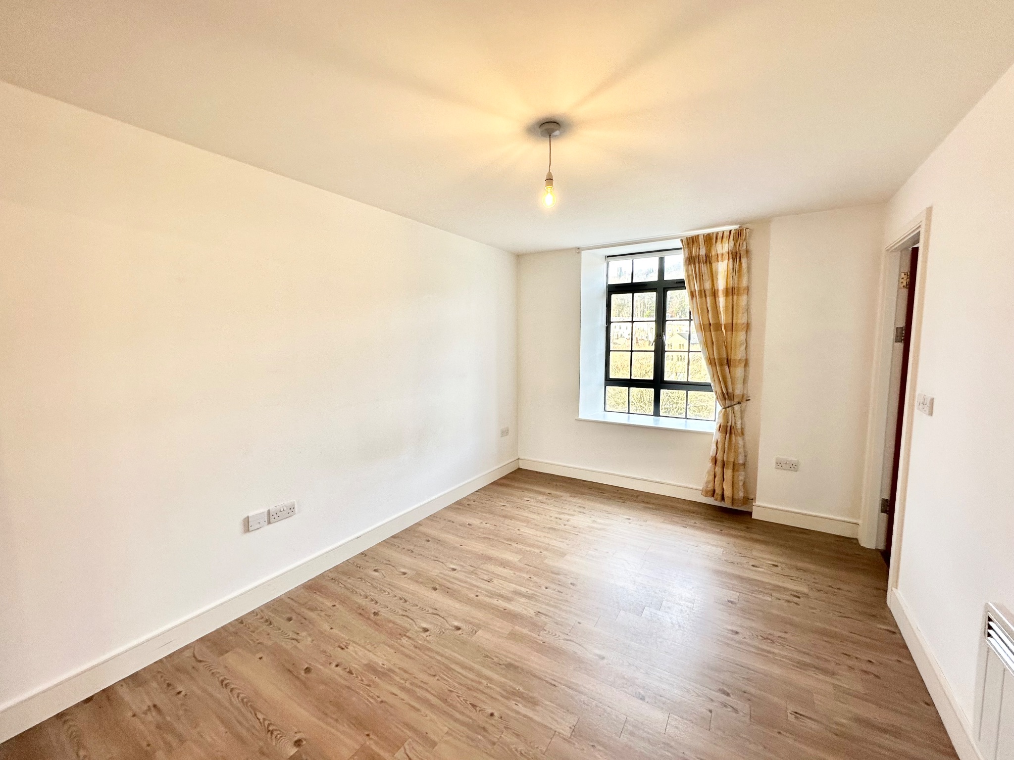 2 bedroom apartment flat/apartment To Let in Todmorden - Photograph 11.