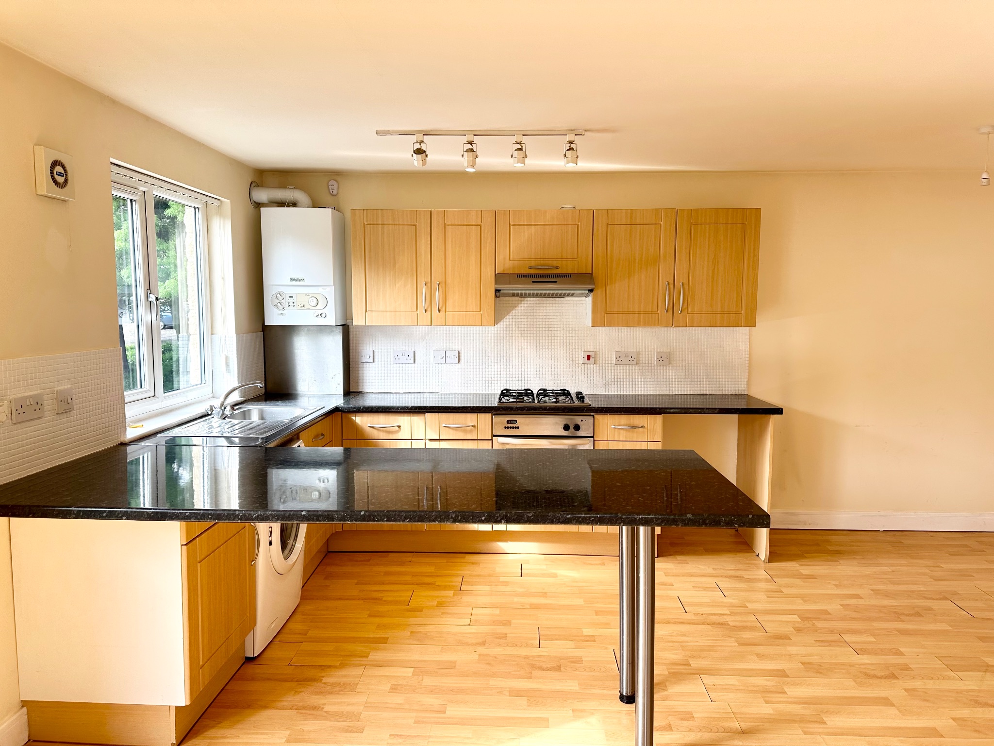 2 bedroom apartment flat/apartment To Let in Todmorden - Photograph 3.