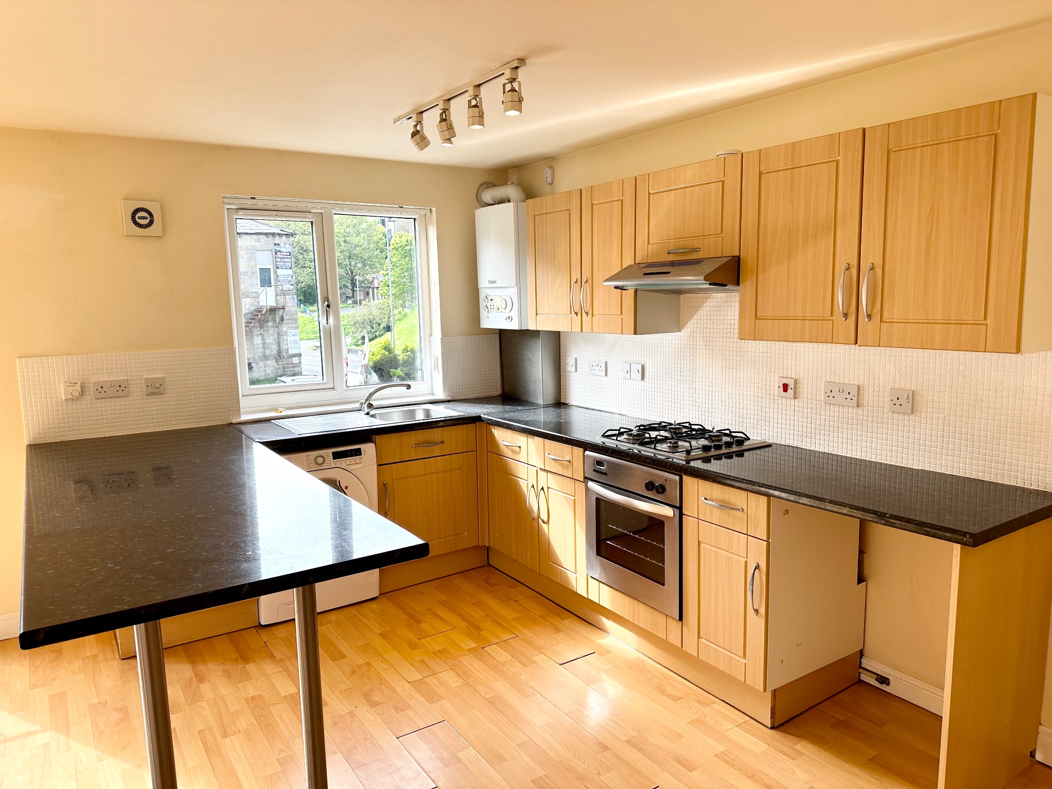 2 bedroom apartment flat/apartment To Let in Todmorden - Photograph 5.