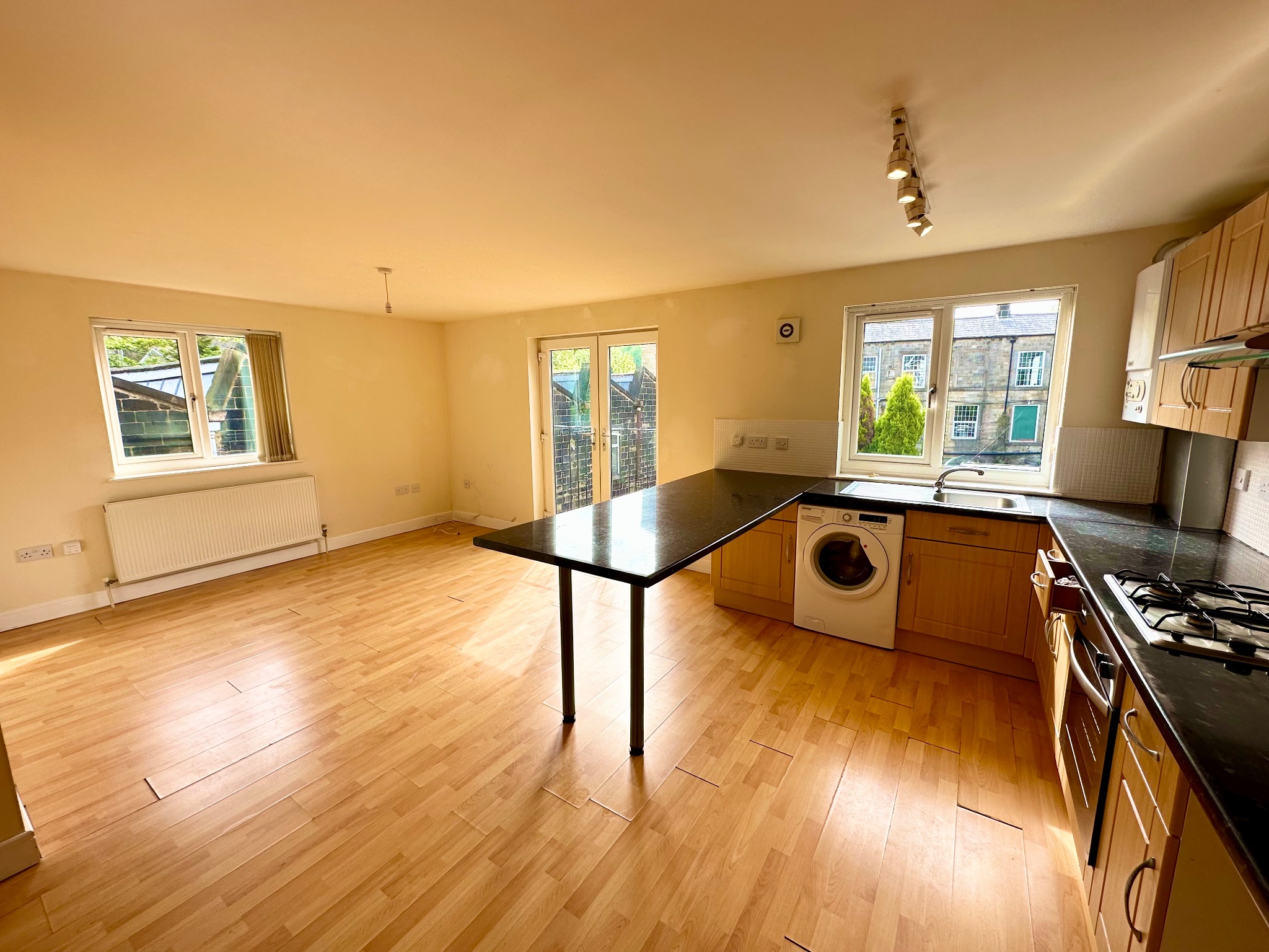 2 bedroom apartment flat/apartment To Let in Todmorden - Photograph 2.