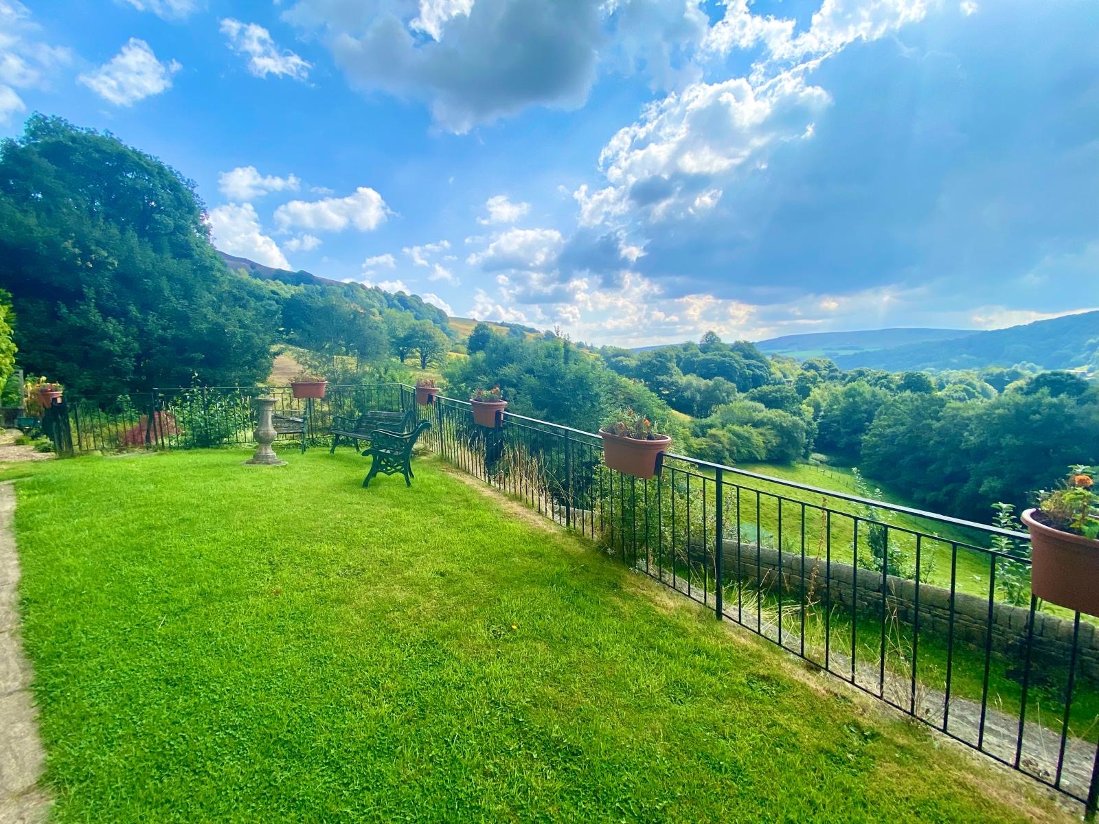 4 bedroom detached house For Sale in Todmorden - Property photograph.