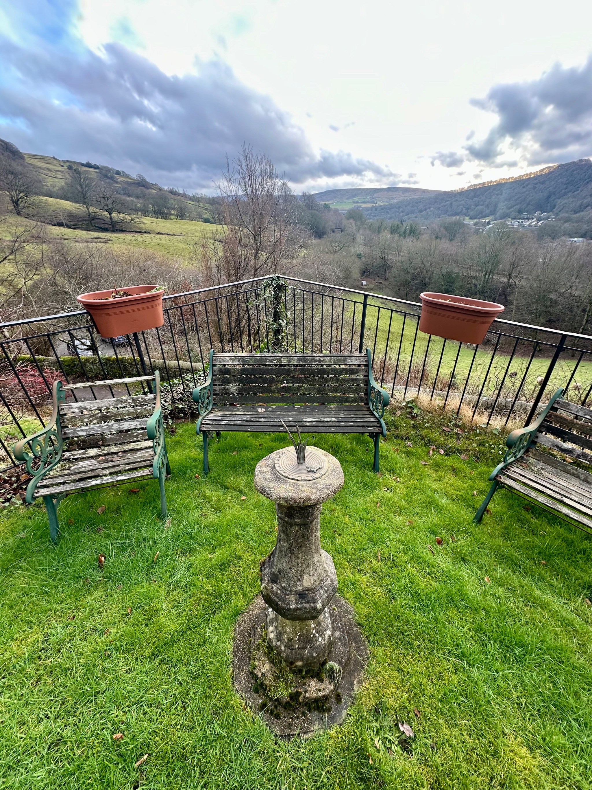 4 bedroom detached house For Sale in Todmorden - Photograph 3.