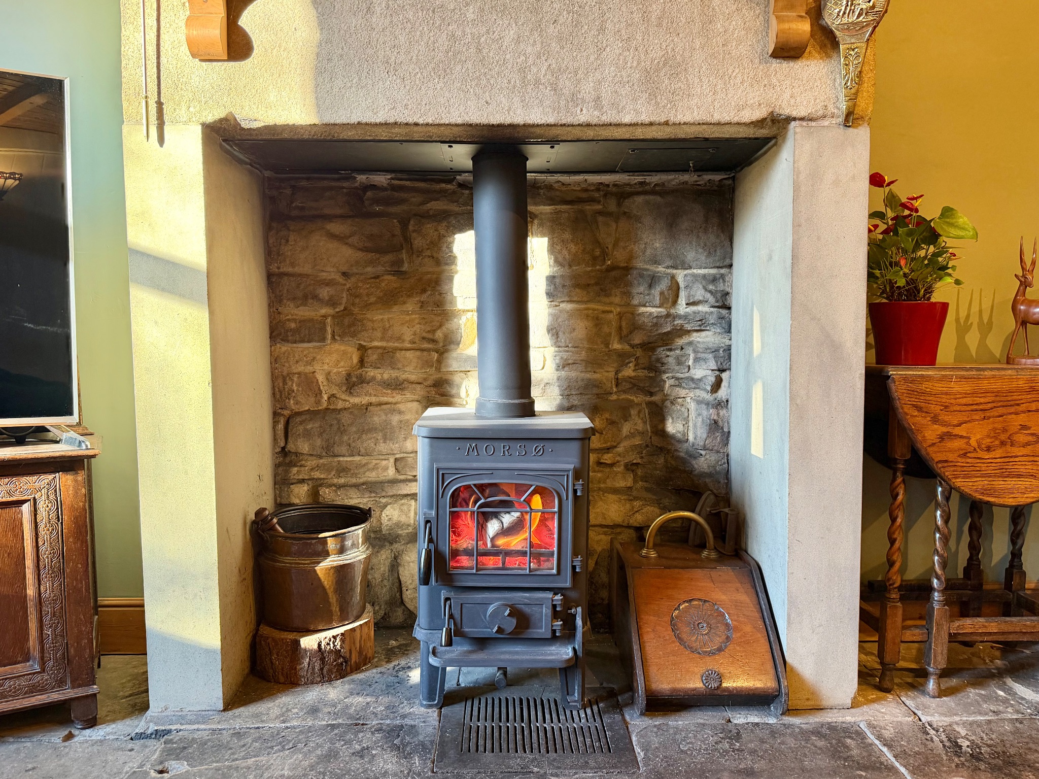 3 bedroom mid terraced house For Sale in Hebden Bridge - Photograph 3.