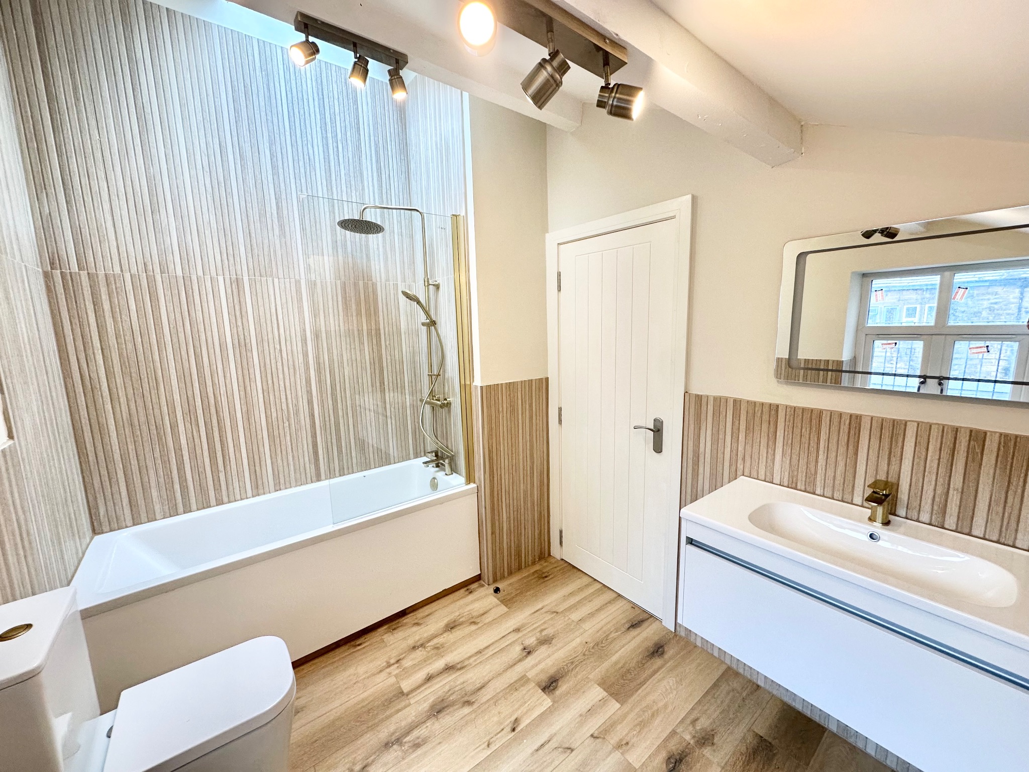 3 bedroom apartment flat/apartment To Let in Hebden Bridge - Photograph 2.