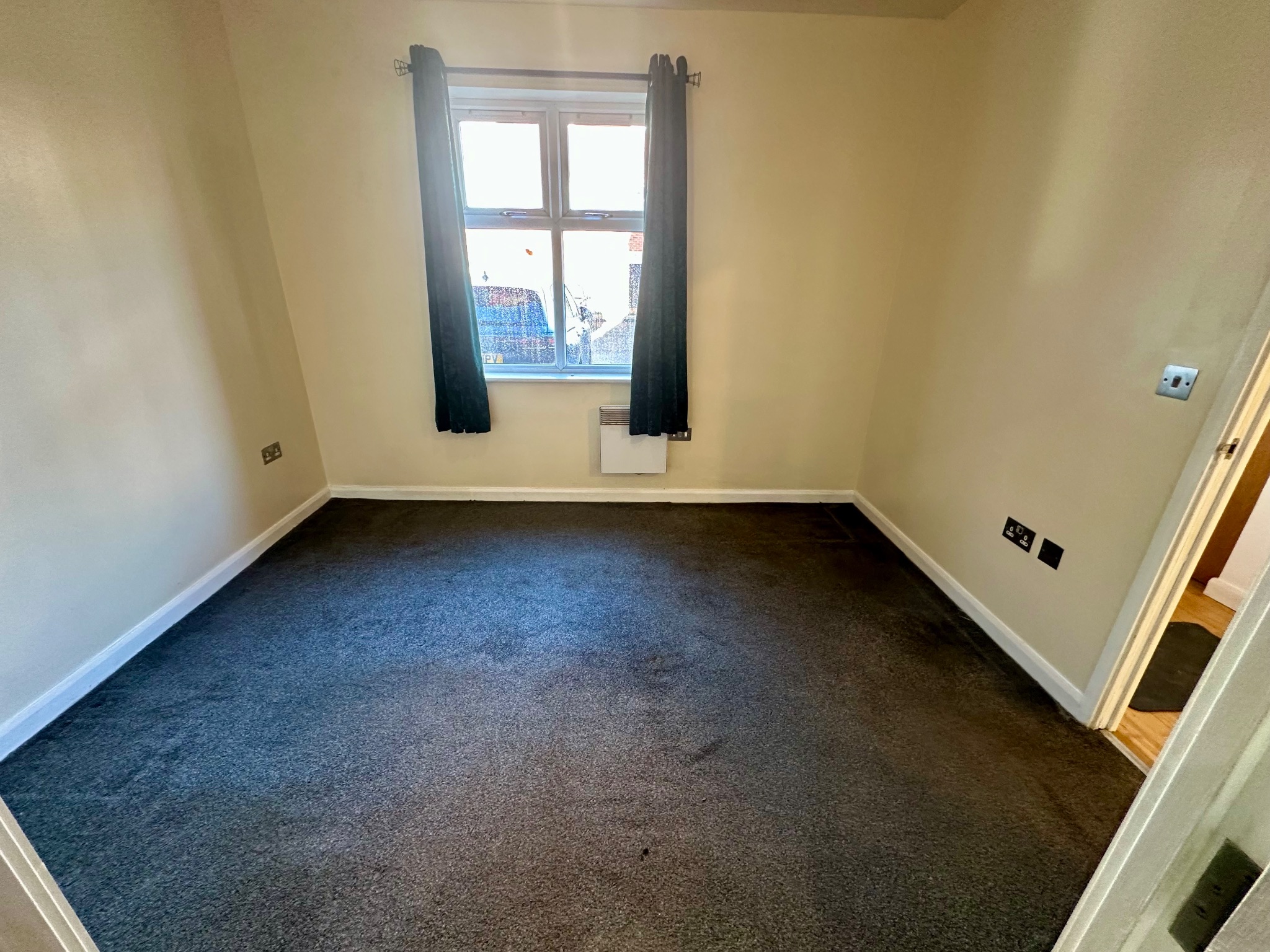 2 bedroom ground floor flat/apartment For Sale in Halifax - Photograph 7.