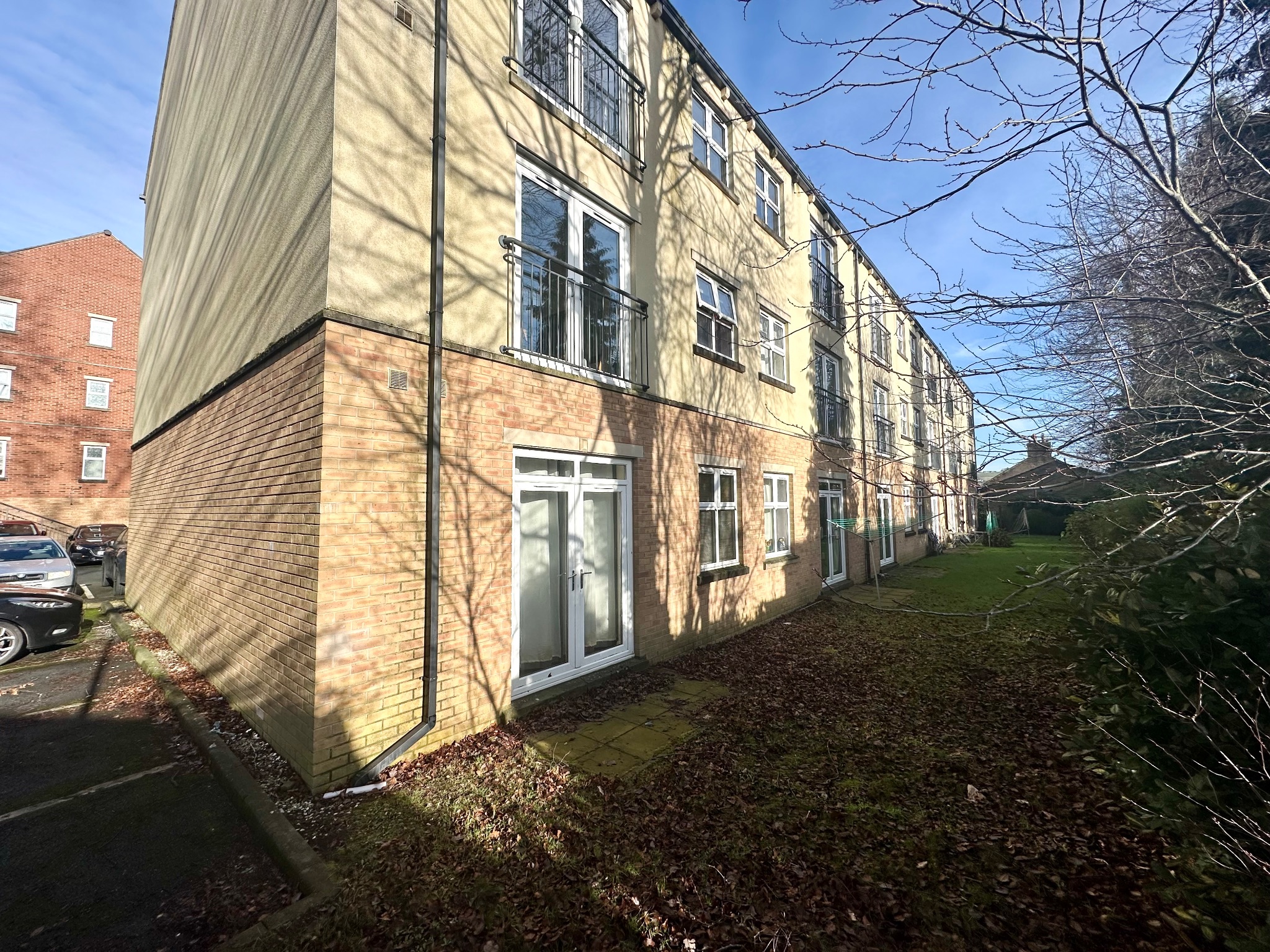 2 bedroom ground floor flat/apartment For Sale in Halifax - Property photograph.