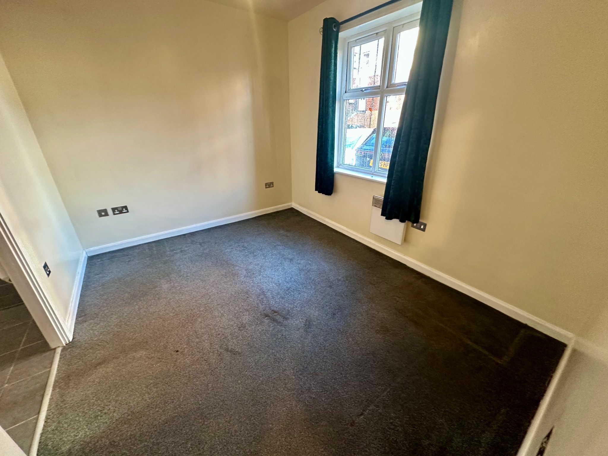 2 bedroom ground floor flat/apartment For Sale in Halifax - Photograph 4.