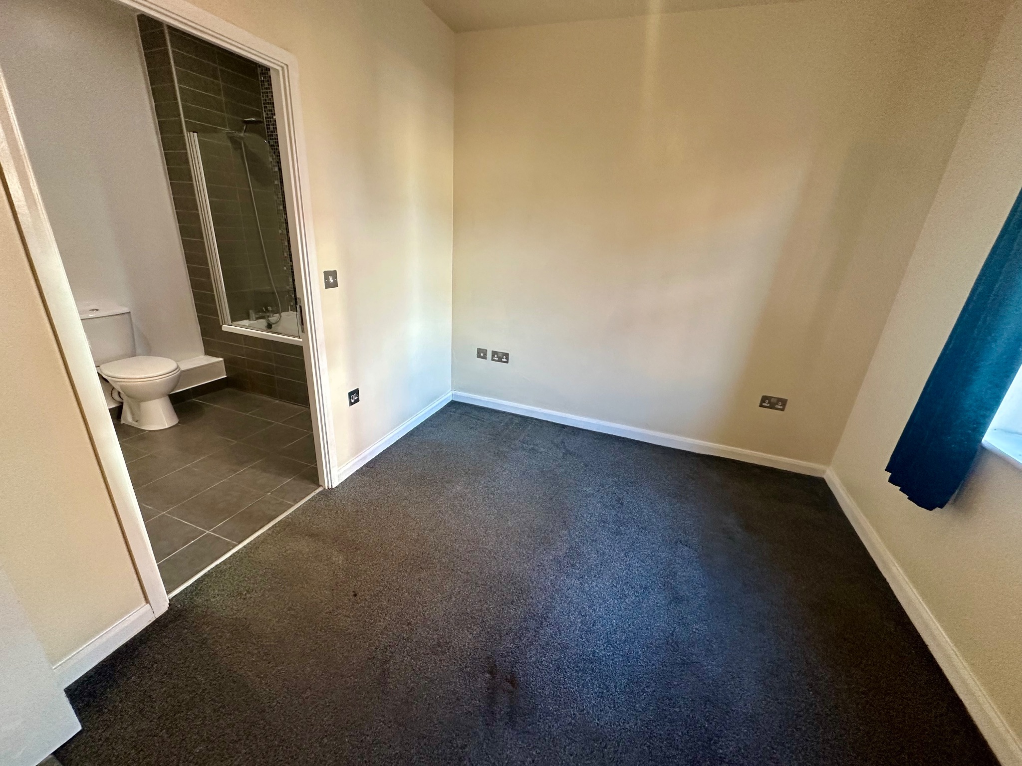 2 bedroom ground floor flat/apartment For Sale in Halifax - Photograph 5.