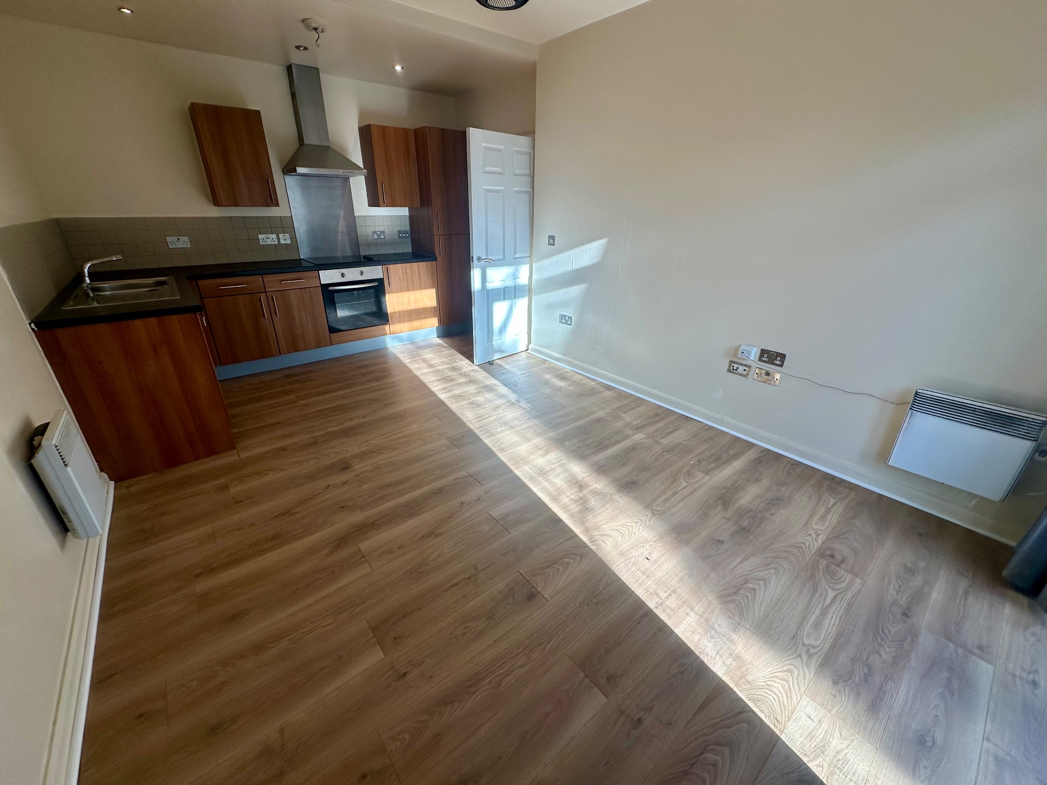 2 bedroom ground floor flat/apartment For Sale in Halifax - Photograph 9.