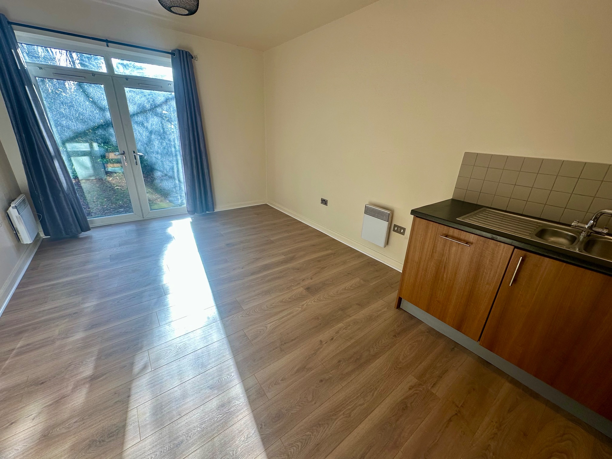 2 bedroom ground floor flat/apartment For Sale in Halifax - Photograph 12.
